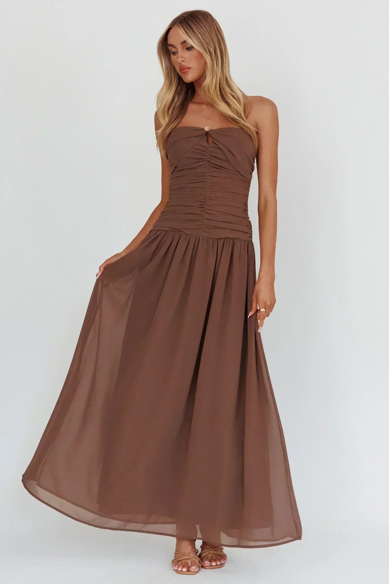 How To Wear Mocha Mousse Brown  The It-Girl Color of 2025 Selfie Leslie