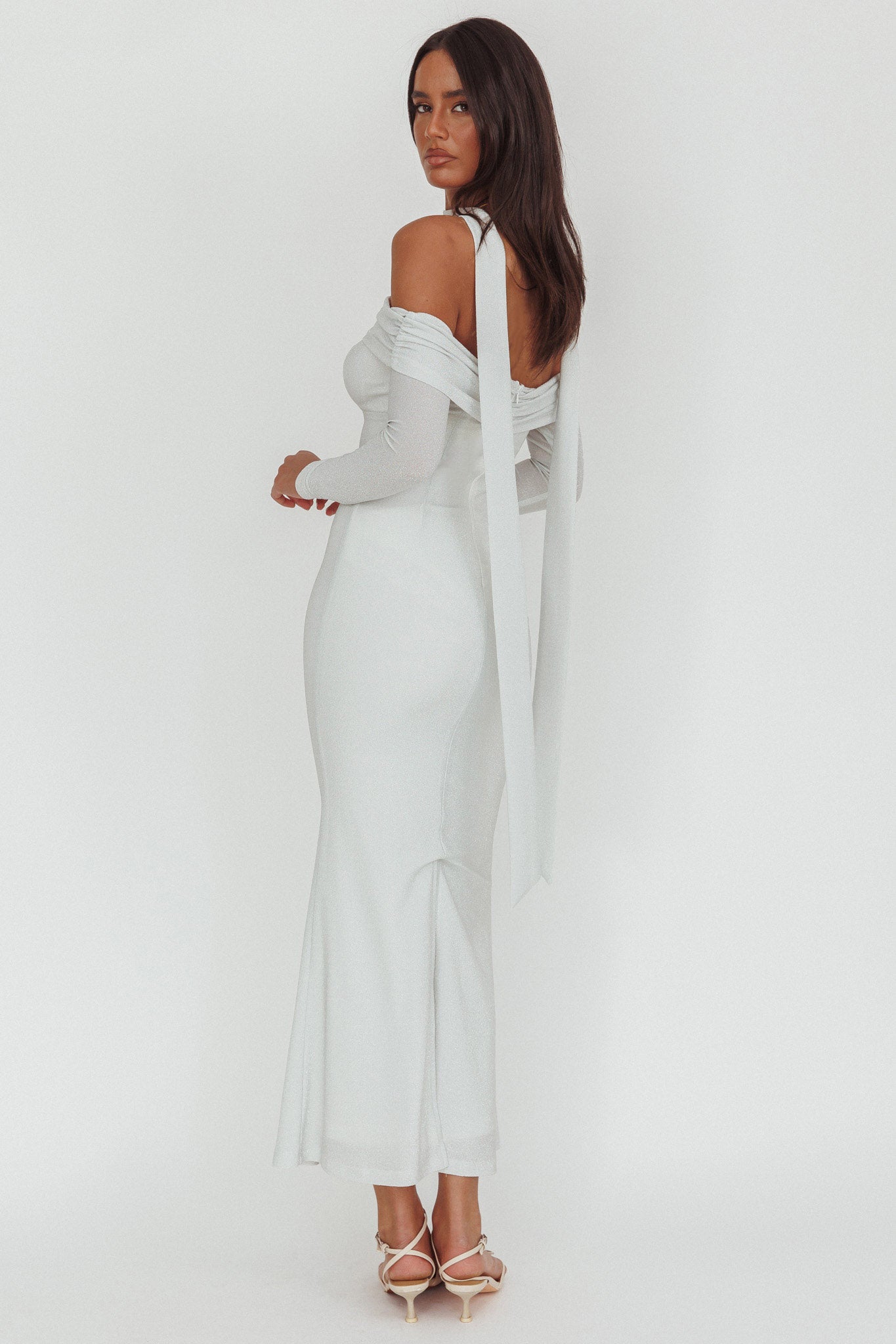 Flutters Off-Shoulder Long Sleeve Maxi Dress White - M Flutters Off-Shoulder Long Sleeve Maxi Dress White - M