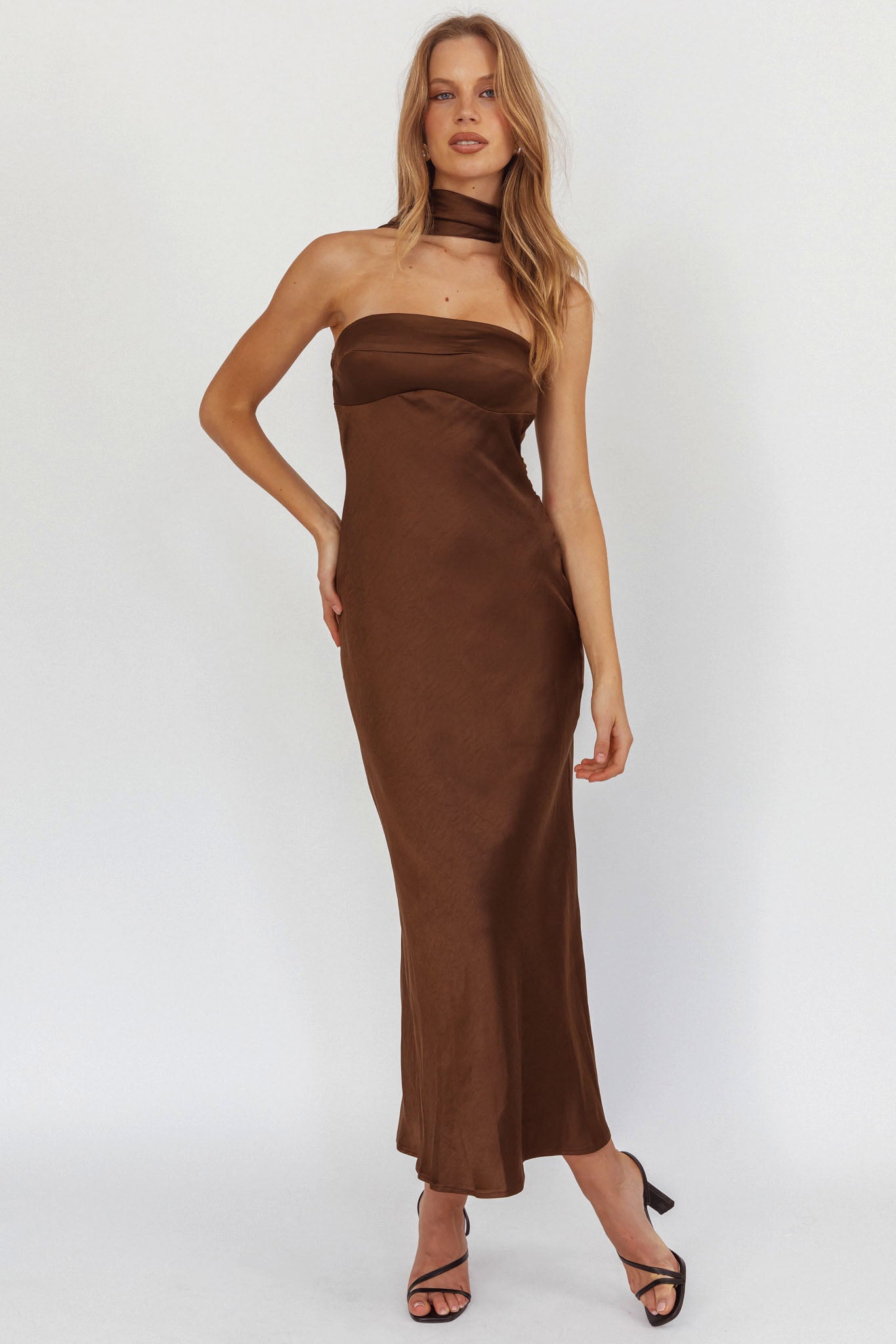 damsel reverse halter maxi dress A moment for the Damsel Reverse Halter Maxi #selfieleslie