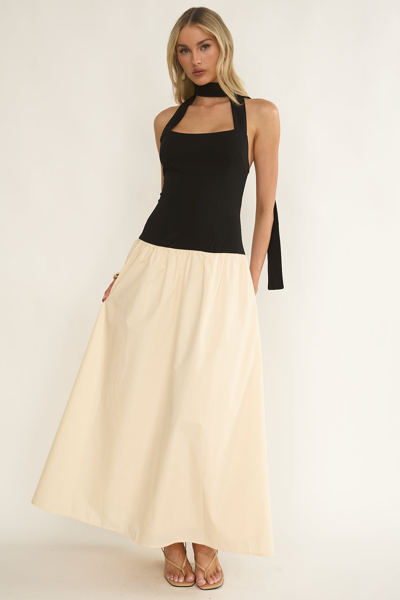 Elery Drop Waist Halter Maxi Dress Black/Cream - M Elery Drop Waist Halter Maxi Dress Black/Cream - M
