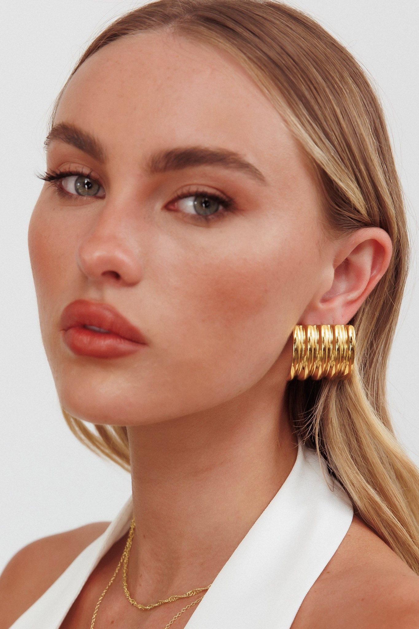 Astra Rectangle Curve Earrings Gold | Selfie Leslie