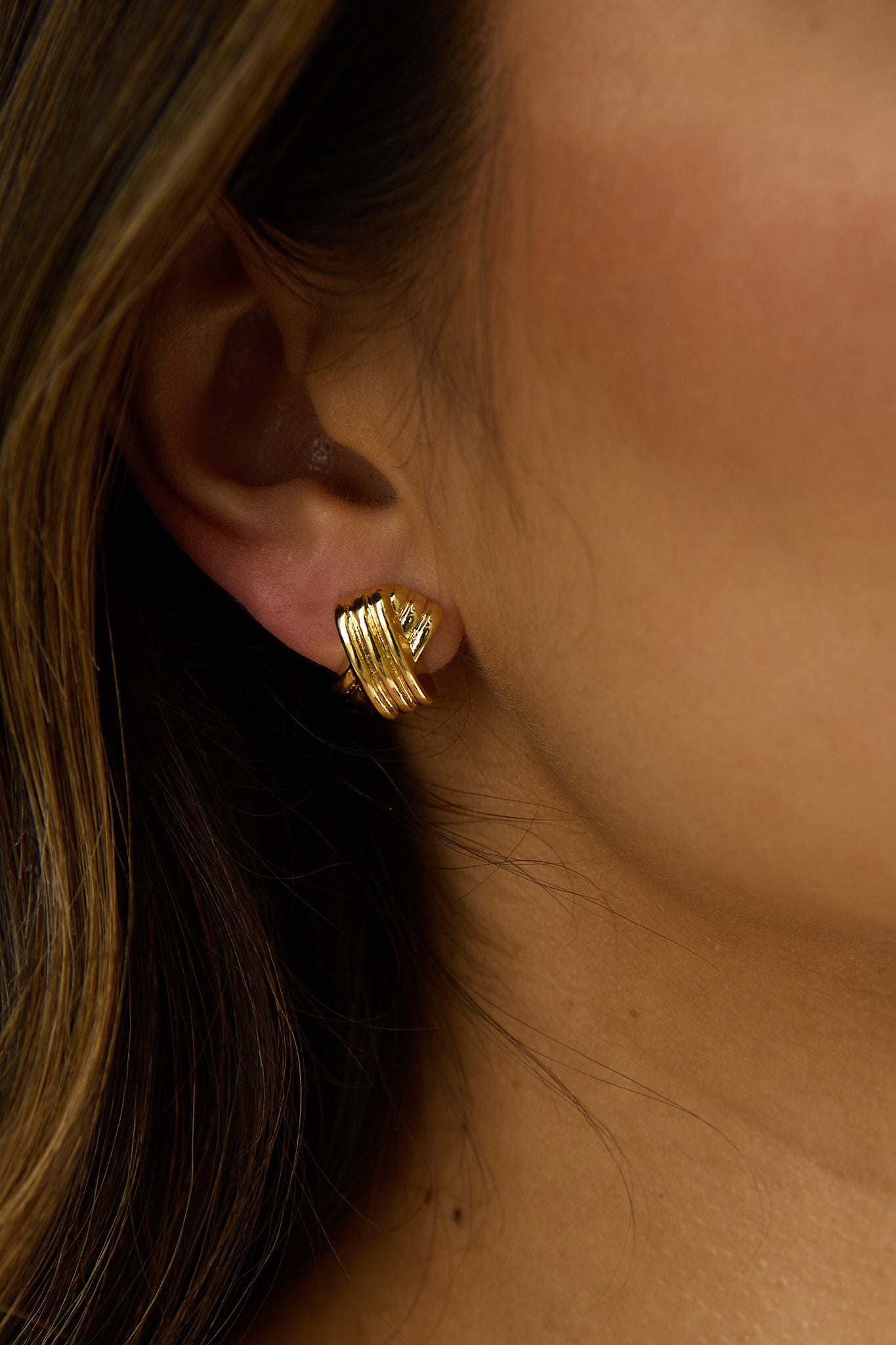 Miya Ridged Criss-Cross Earrings Gold | Selfie Leslie