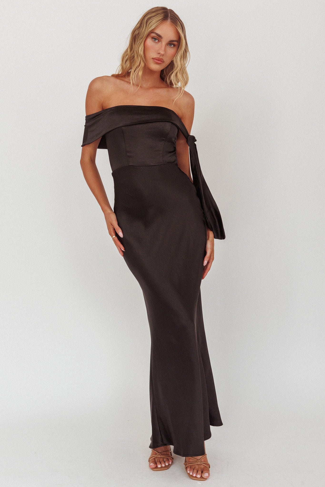 Aurora Sky Off-Shoulder Tie Maxi Dress Satin Black - M Aurora Sky Off-Shoulder Tie Maxi Dress Satin Black - M