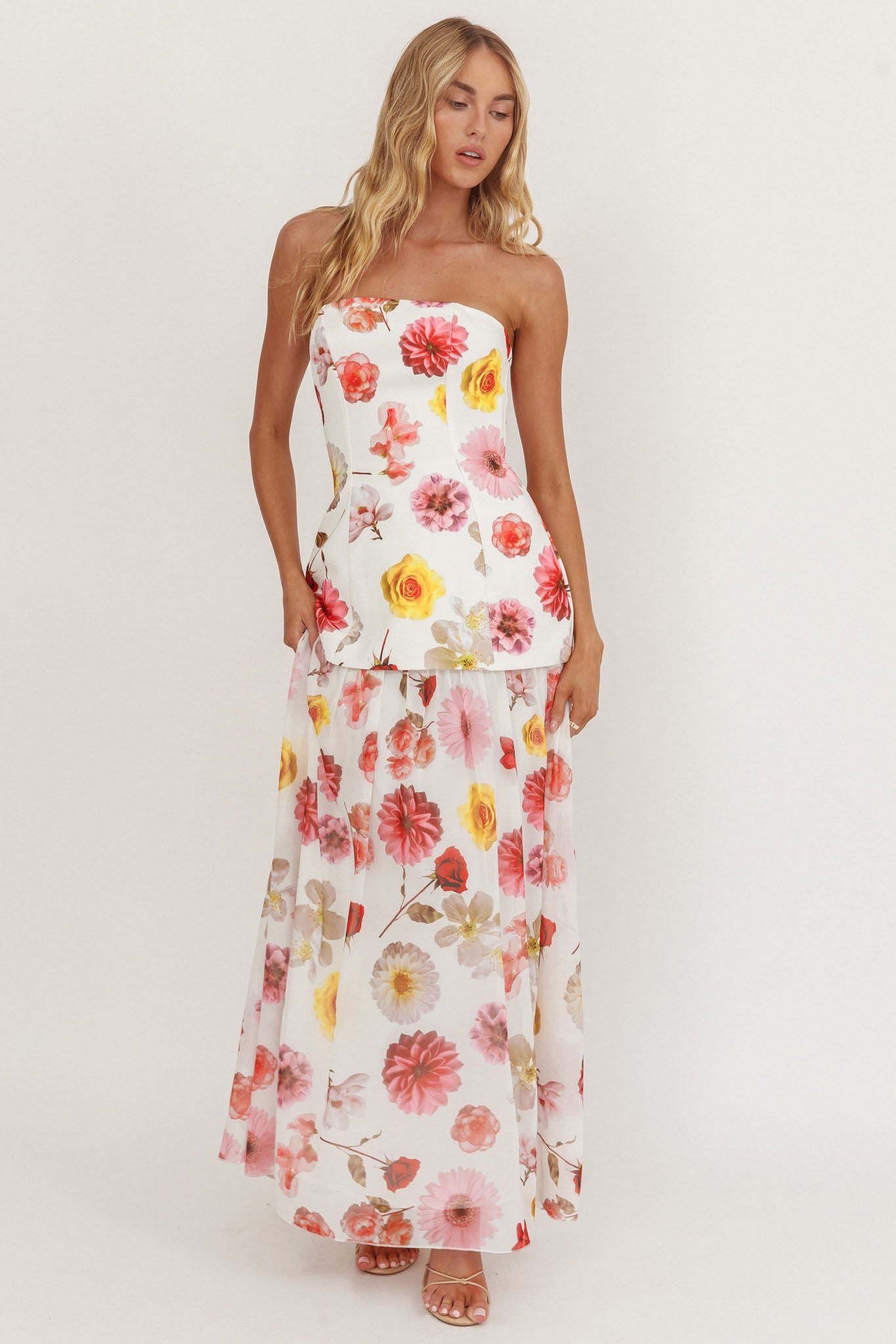 Wilma Flowy Hem Strapless Maxi Dress Floral - XS Wilma Flowy Hem Strapless Maxi Dress Floral - XS