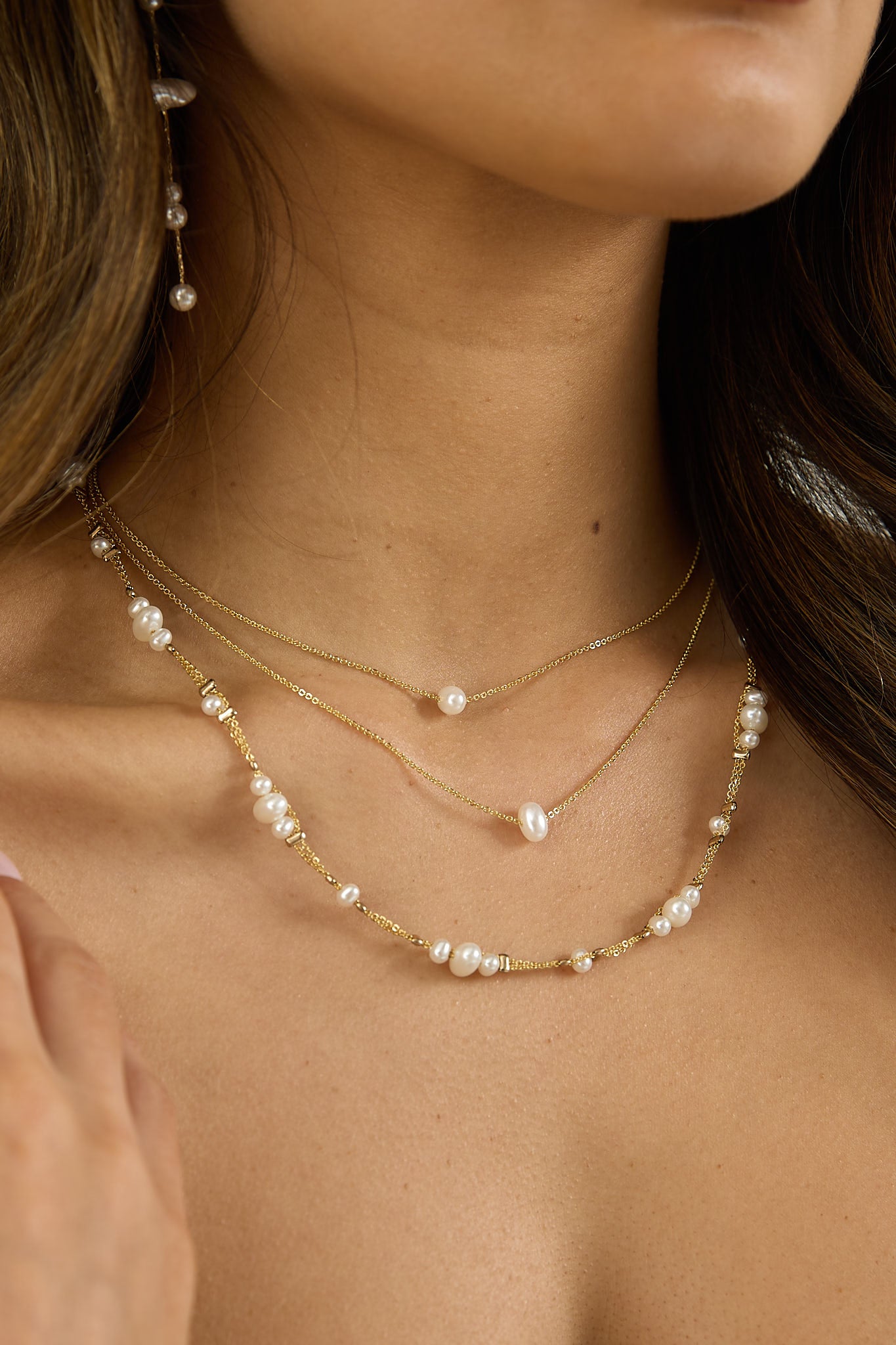 preek TRIPLE PEARL PIGEON NECKLACE ゴールド Amris Triple Strand Necklace Gold/Pearl | Selfie Leslie