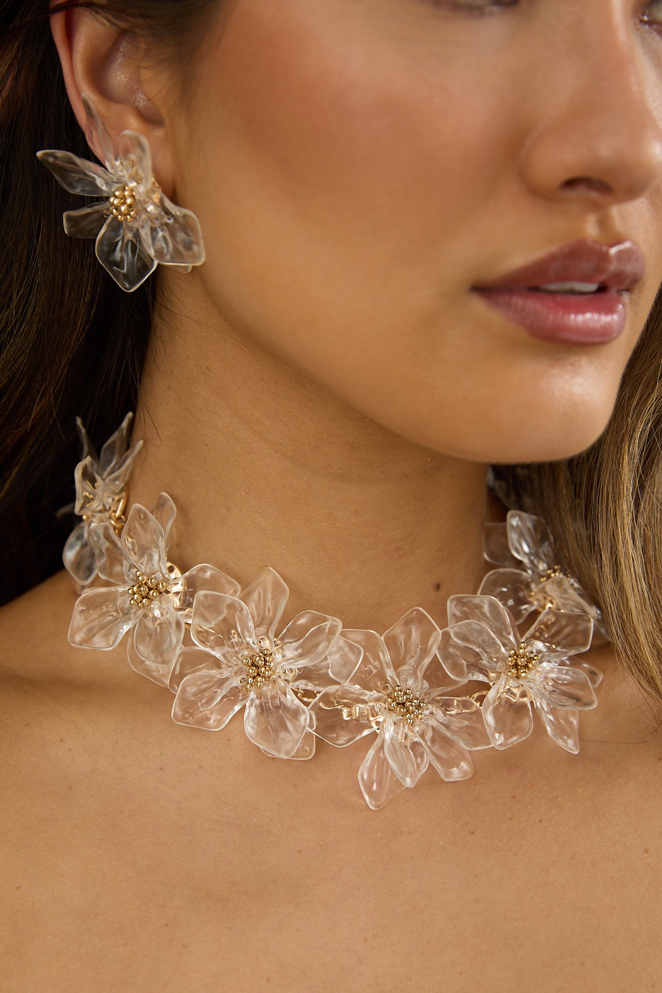 Mendoza Acrylic Floral Necklace Clear– Selfie Leslie Mendoza Acrylic Floral Necklace Clear– Selfie Leslie