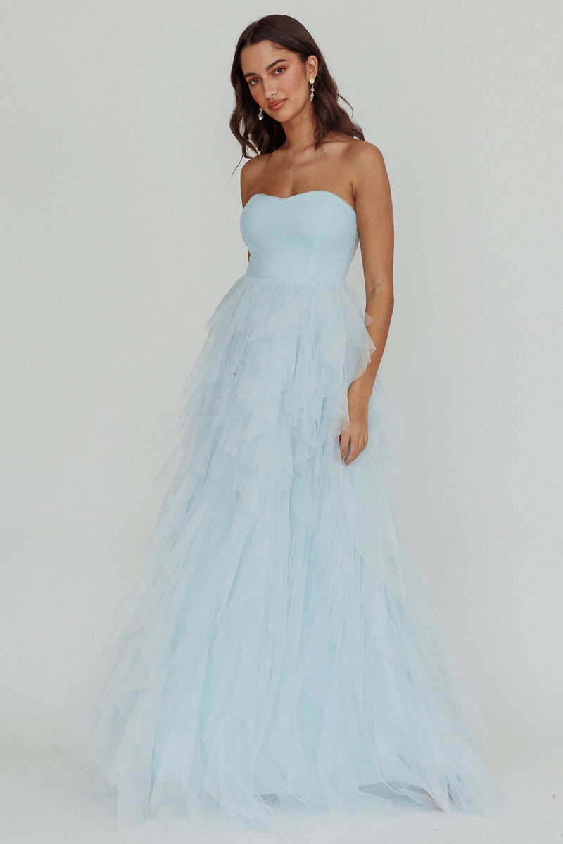 **Enchanting Tulle Cascade: A Statement Gown for Unforgettable Occasions**