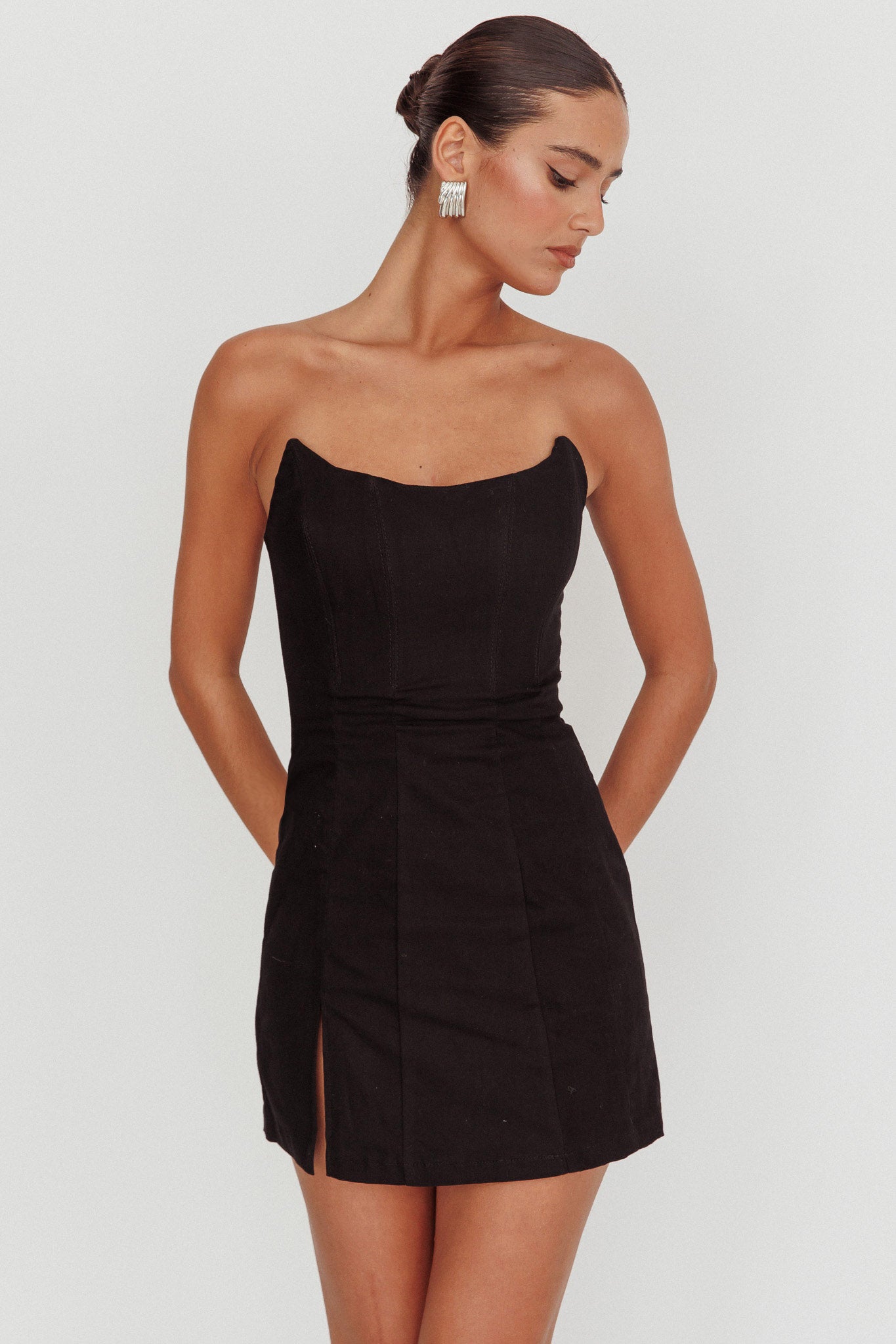 Luann Scoop Neckline Strapless Mini Dress Black - M Luann Scoop Neckline Strapless Mini Dress Black - M