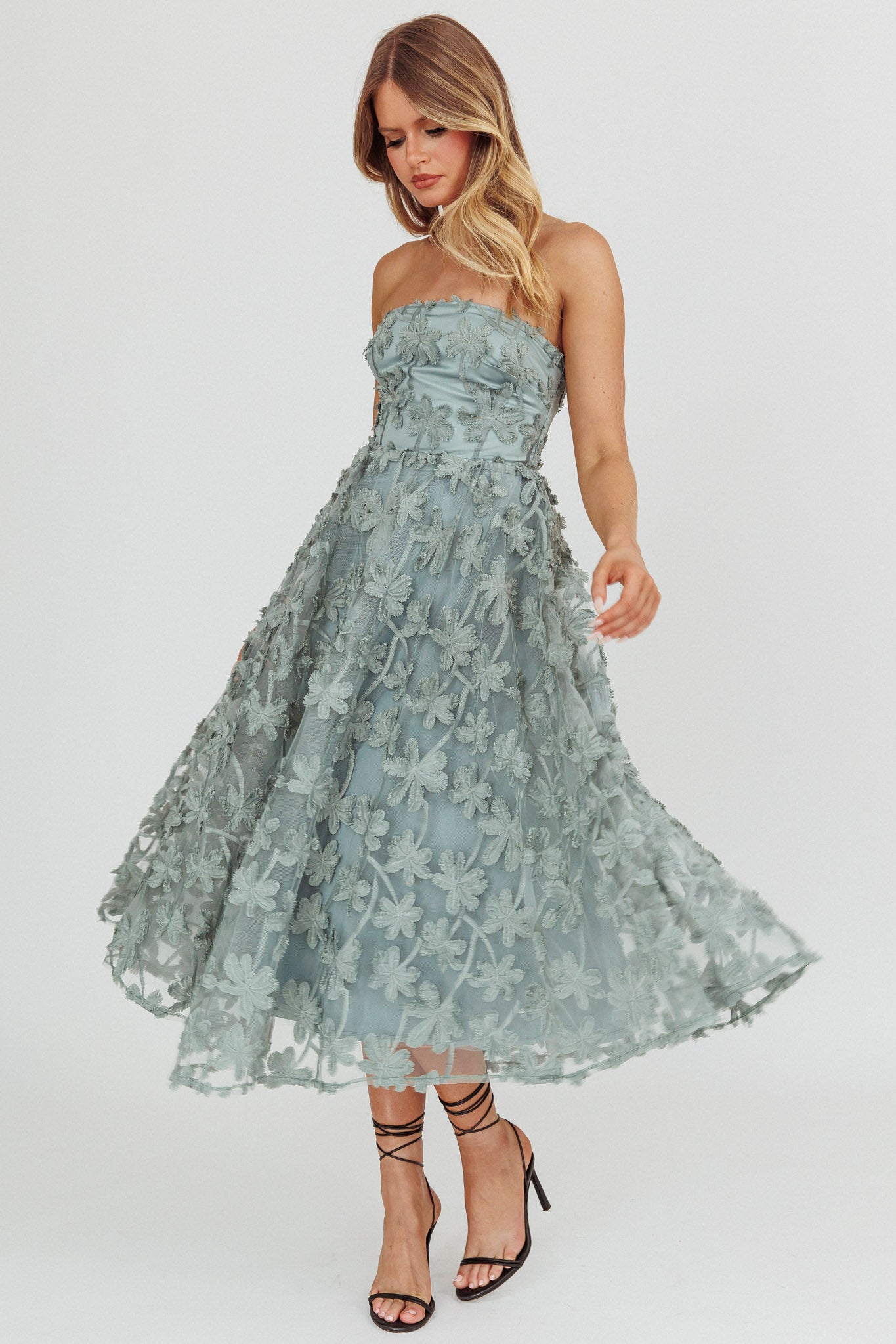 Dori Floral Embellished Midi Dress Sage - M Dori Floral Embellished Midi Dress Sage - M