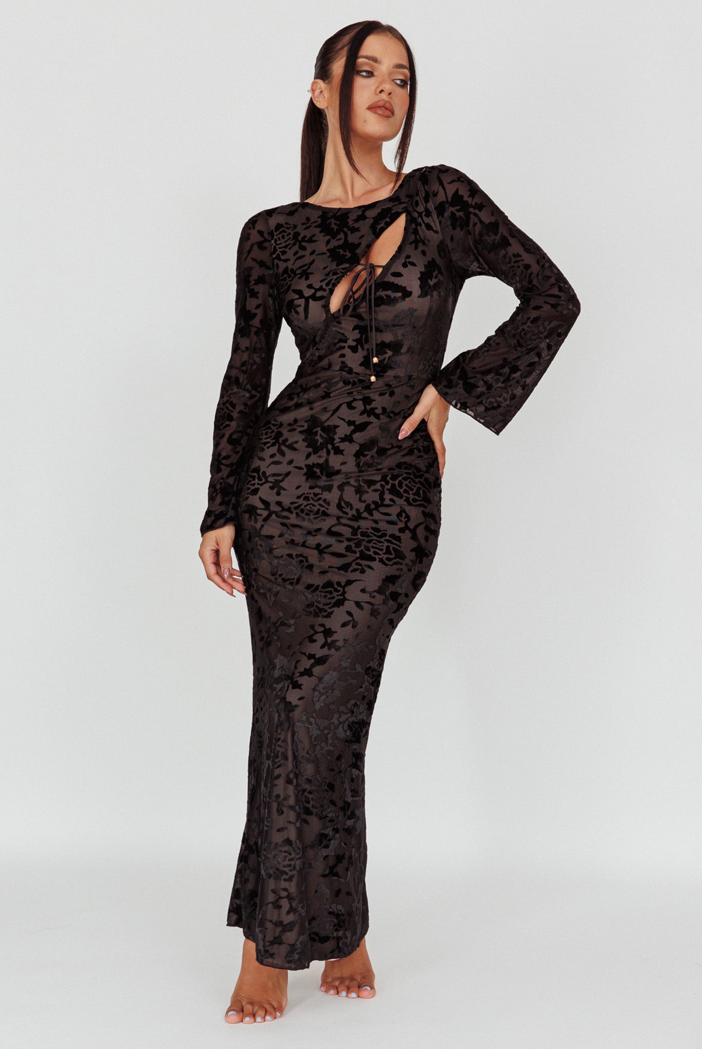 Novalie Long Sleeve Velvet Print Midi Dress Black Novalie Long Sleeve Velvet Print Midi Dress Black