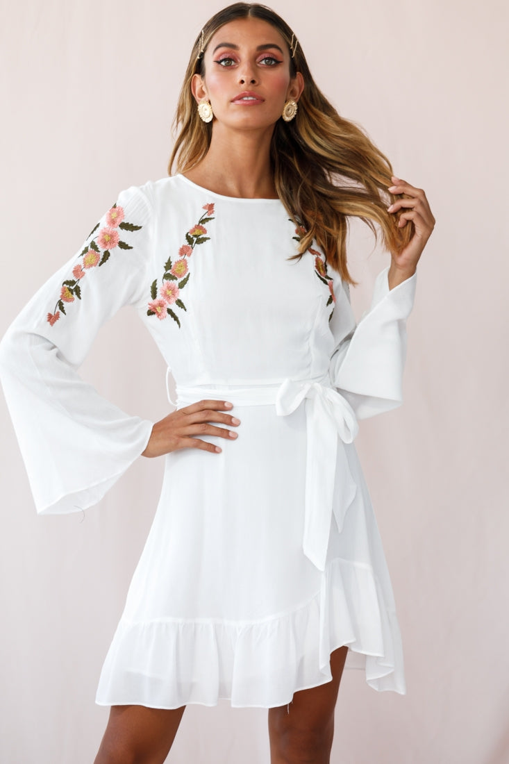 Yara Floral Embellished Fit and Flare Dress White Selfie Leslie Yara Floral Embellished Fit and Flare Dress White Selfie Leslie