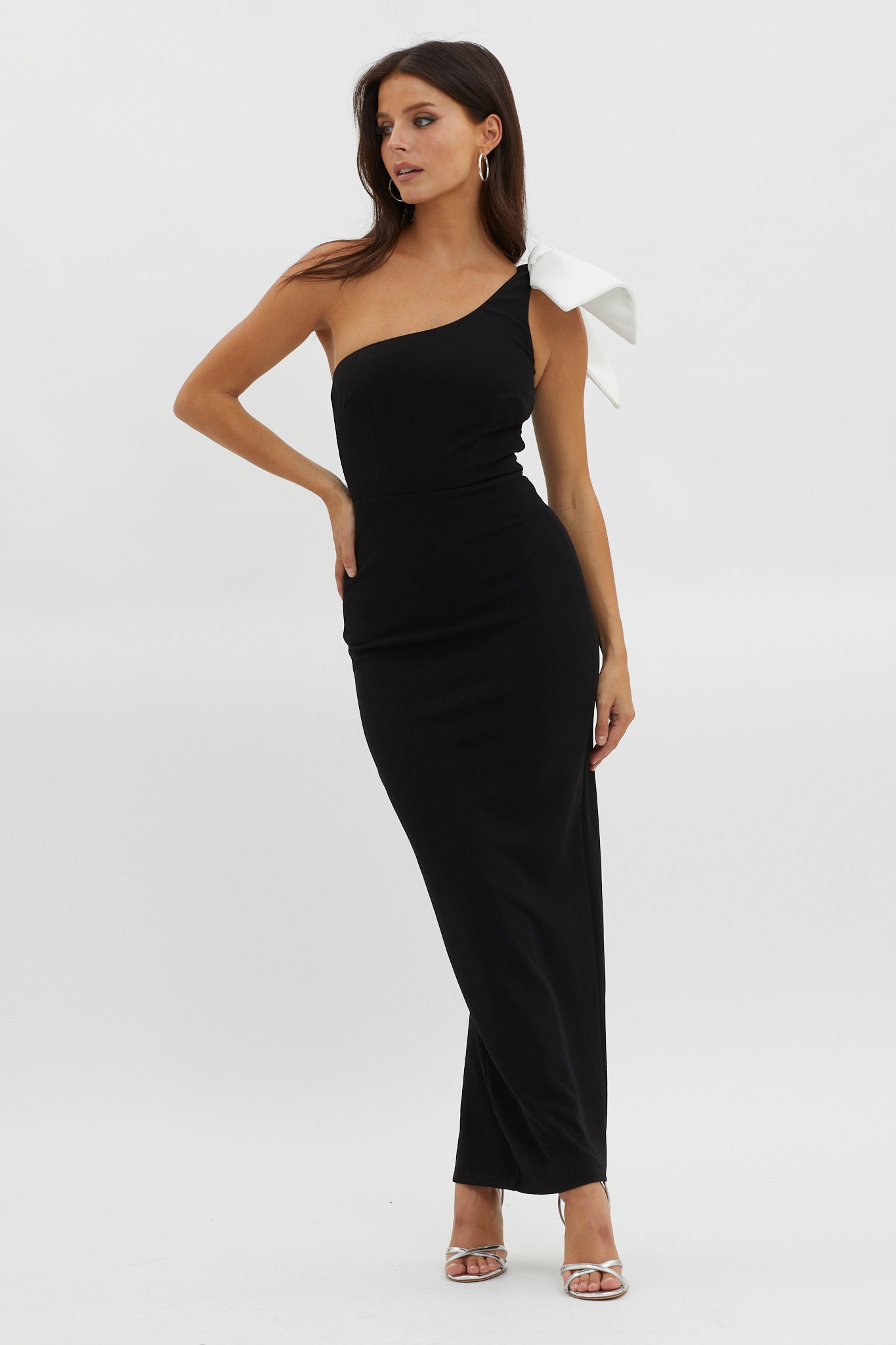Tiffany One-Shoulder Bow Maxi Dress Black– Selfie Leslie
