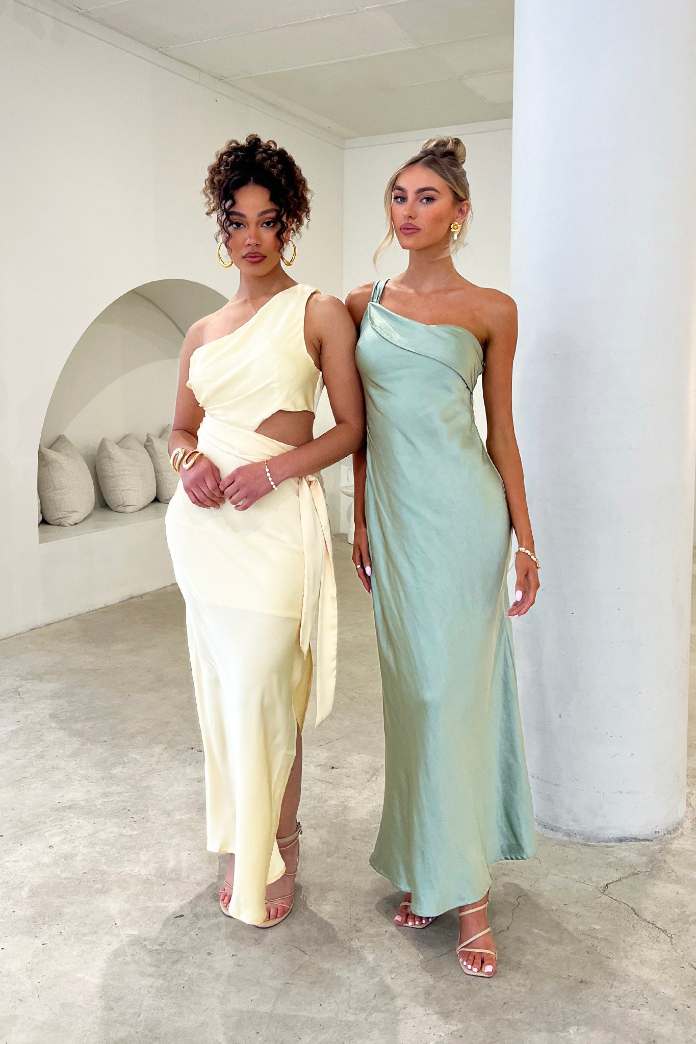 open lace back dress Seamoss Floral Bayou One Shoulder Maxi Dress main image 0
