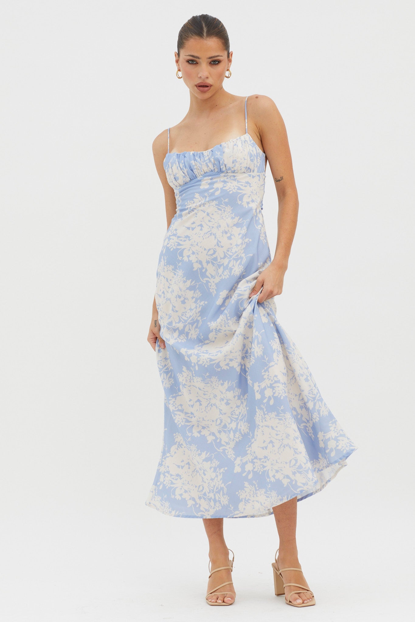 Shop the Nerida Twist Back Midi Dress Floral Blue | Selfie Leslie