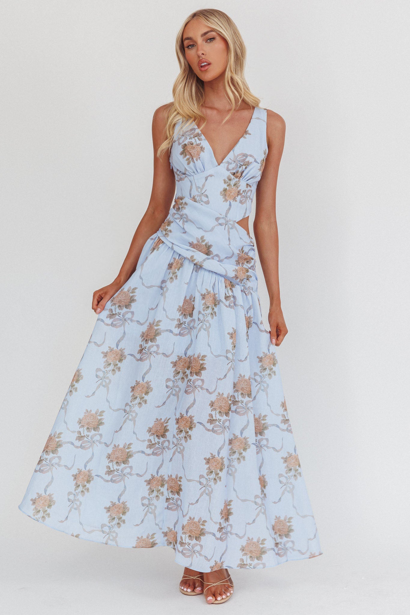 First Dates Waist Cut-Out Maxi Dress Floral Blue by Selfie Leslie