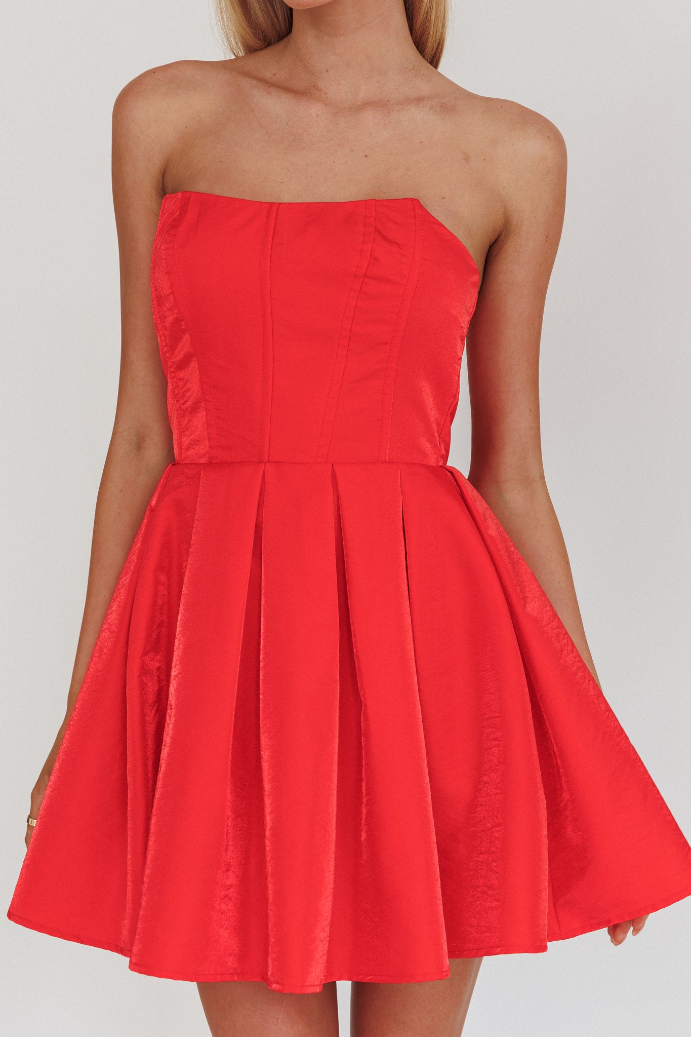 Loveless Strapless Flared Mini Dress Red - M Loveless Strapless Flared Mini Dress Red - M