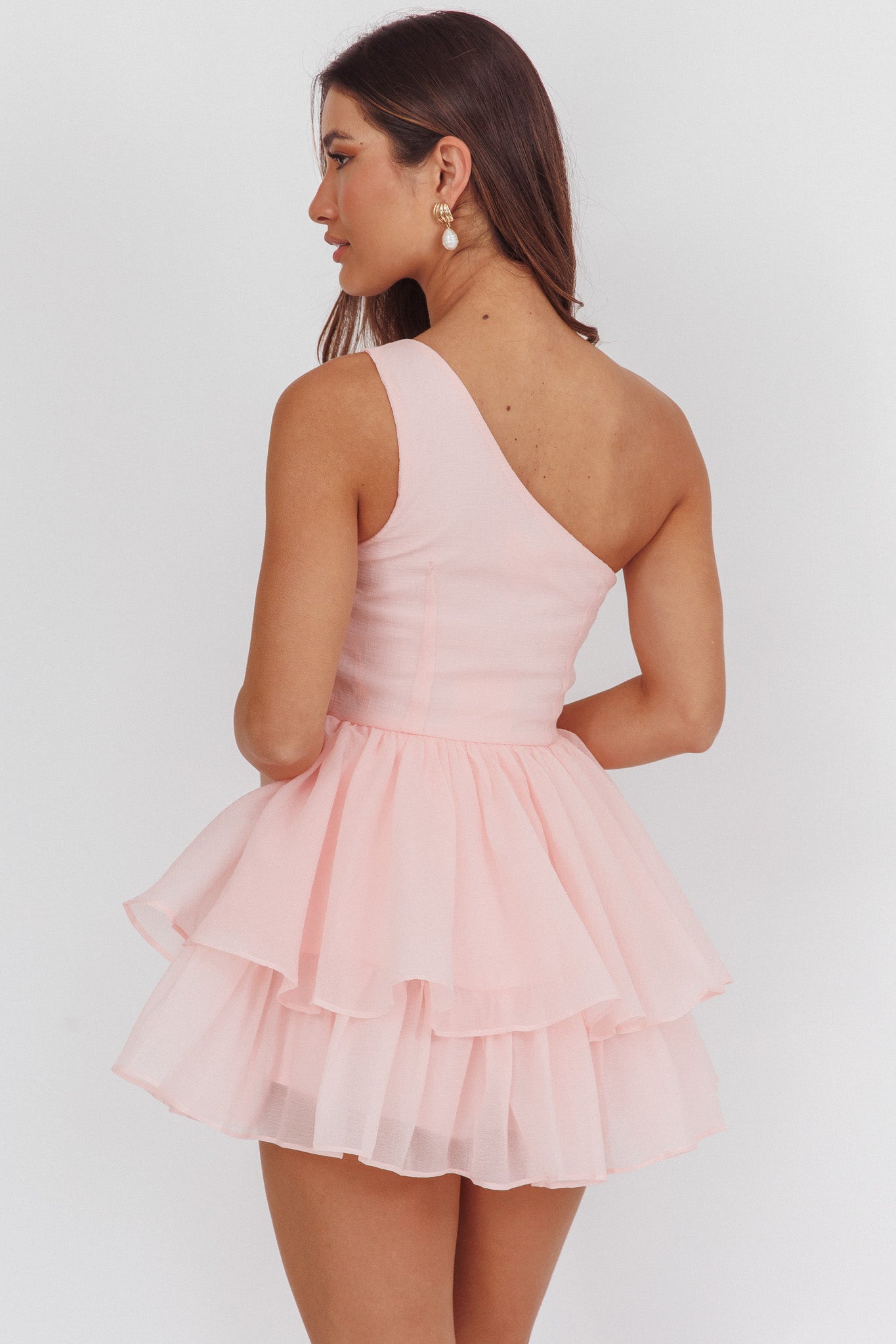 サロペット・オーバーオール・オールインワン Rose Muse off shoulder frills romper Raelene One-Shoulder Ruffle Romper Pink | Selfie Leslie