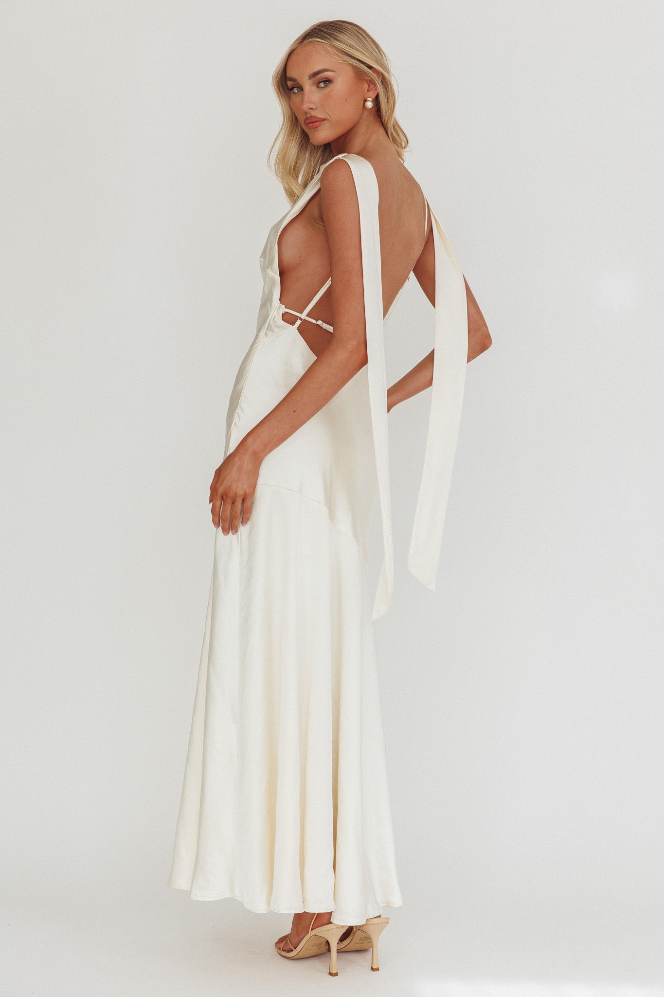 Lovely Endearment White Satin Sleeveless Backless Maxi Dress Second Glances Cowl Neck Backless Maxi Dress Cream Selfie Leslie Lovely Endearment White Satin Sleeveless Backless Maxi Dress Second Glances Cowl Neck Backless Maxi Dress Cream Selfie Leslie