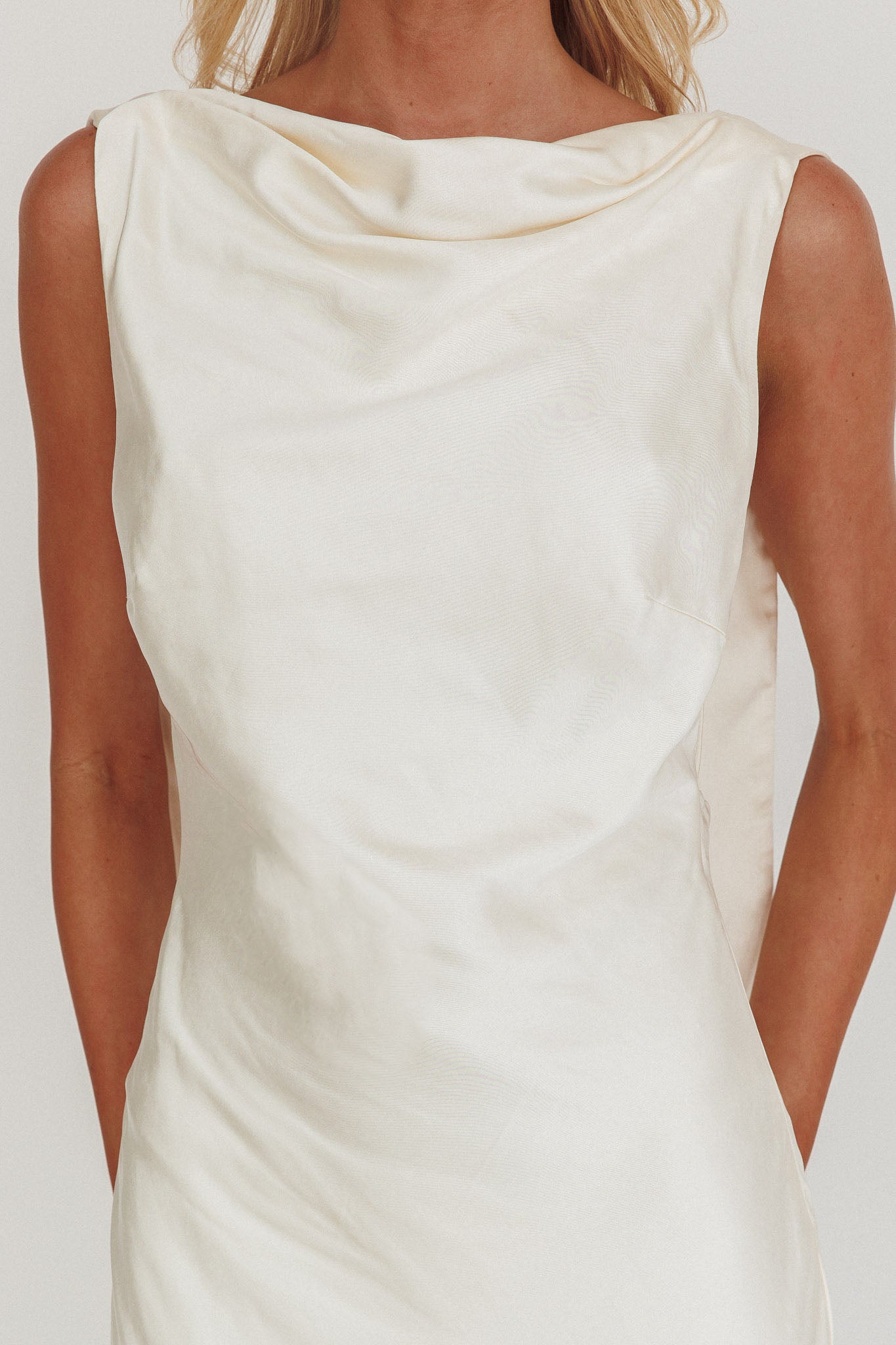 Second Glances Cowl Neck Backless Maxi Dress Cream - L Second Glances Cowl Neck Backless Maxi Dress Cream - L