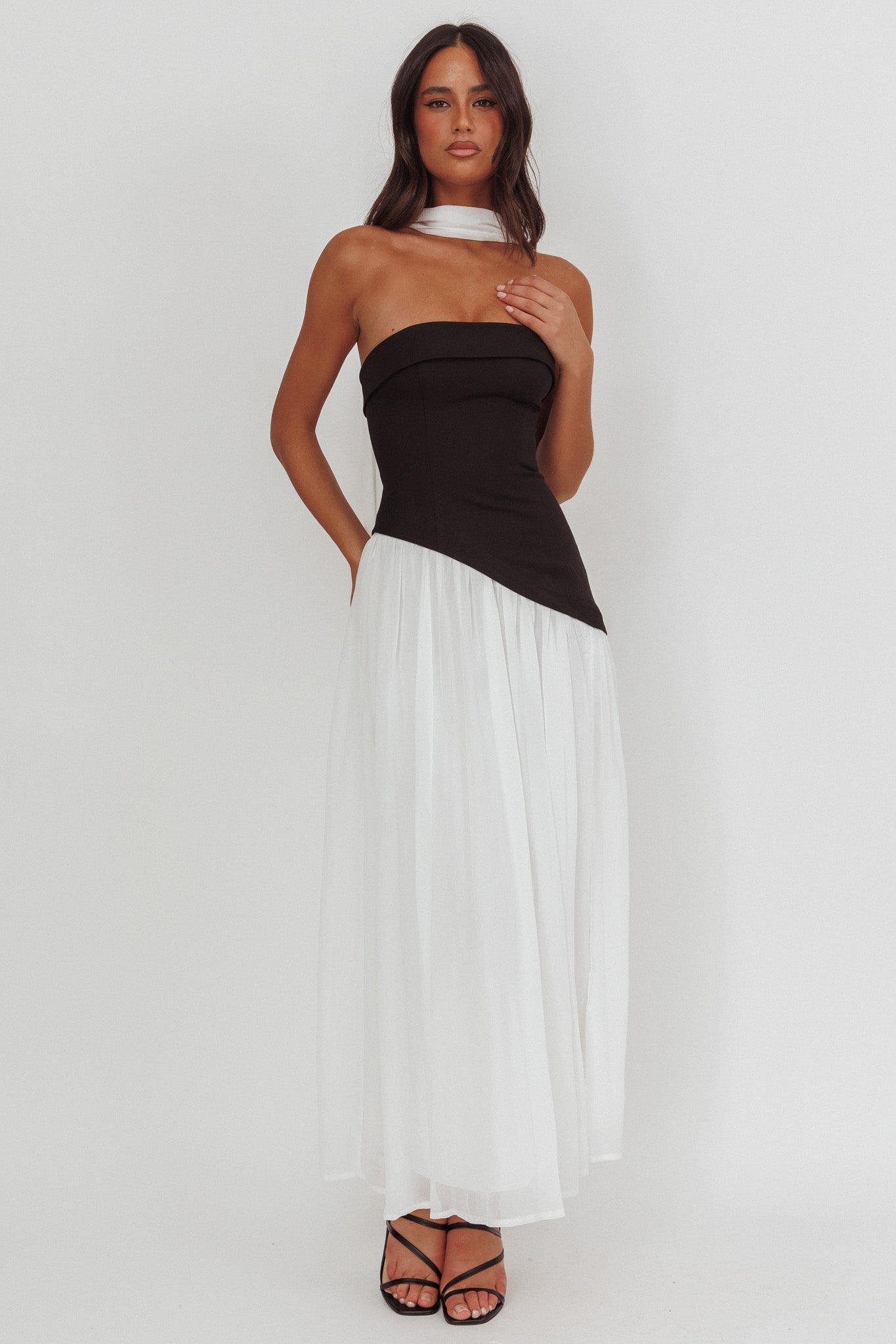 Mariabella Contrast Bodice Maxi Dress Black/White - S Mariabella Contrast Bodice Maxi Dress Black/White - S