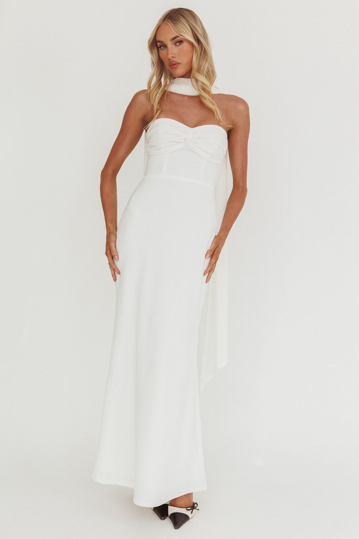 Of The Night Twist Bust Maxi Dress White Selfie Leslie Of The Night Twist Bust Maxi Dress White Selfie Leslie