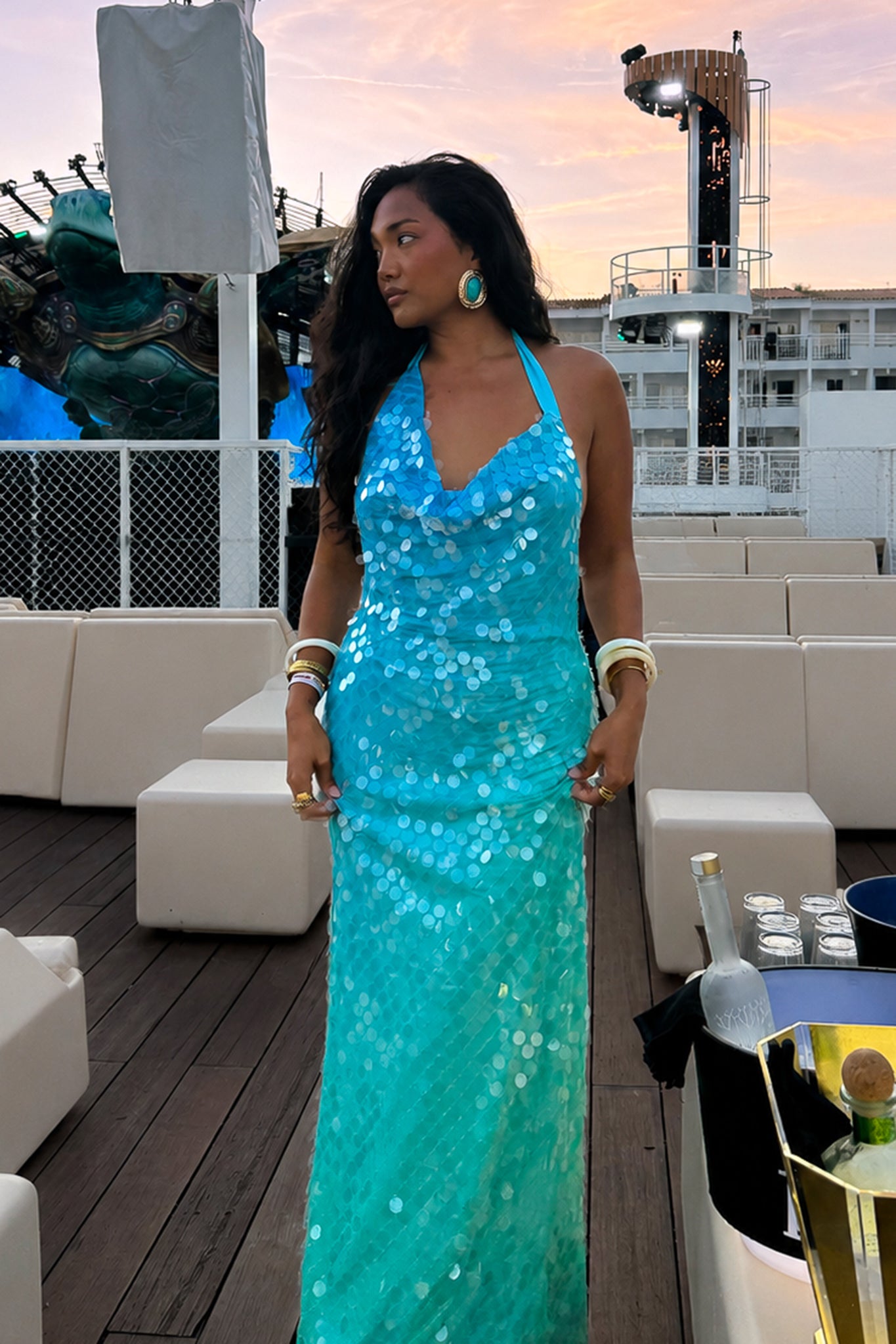 スーツ・フォーマル・ドレス GLITTER LACE DRAPE FRILL DRESS Kirralee Asymmetric Halterneck Sequin Maxi Dress Blue Multi