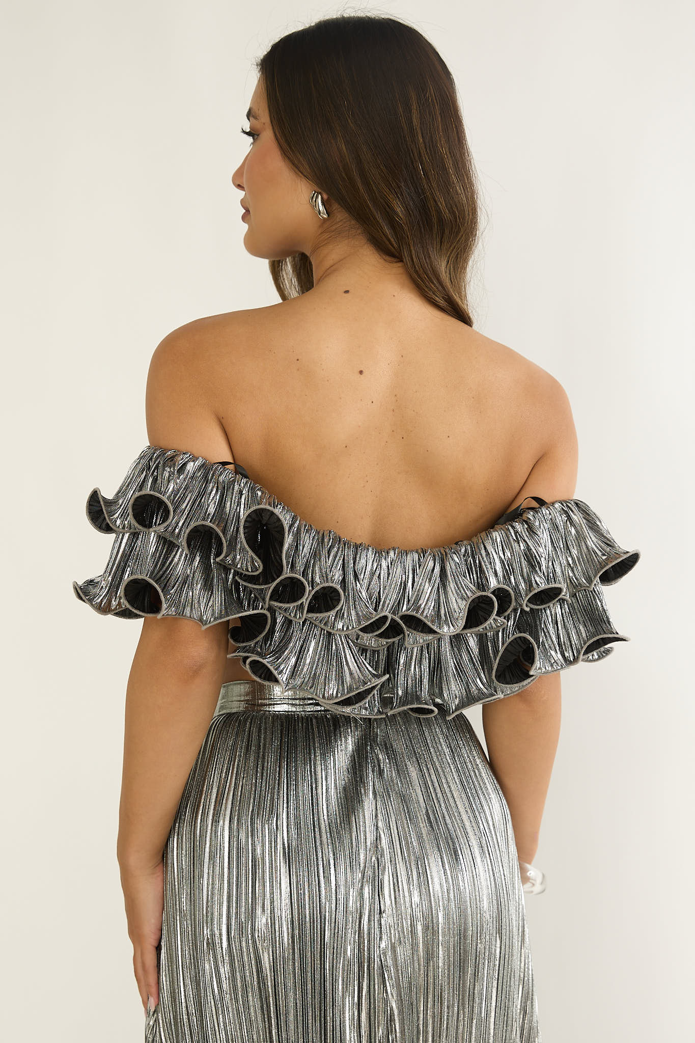 Amaria Off-Shoulder Lettuce Edge Crop Top Silver by Selfie Leslie