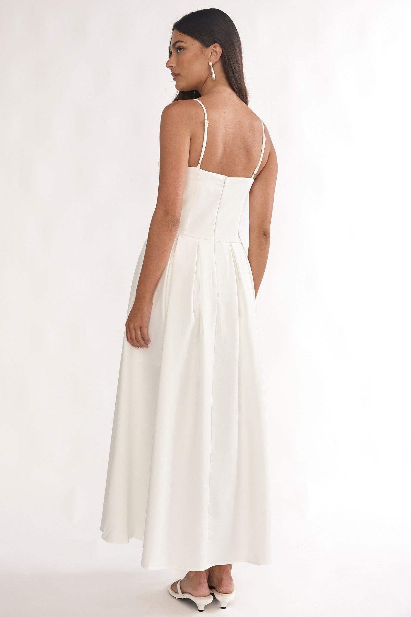 Kearsy Box Pleat Sweetheart Neckline Midi Dress White | Selfie Leslie