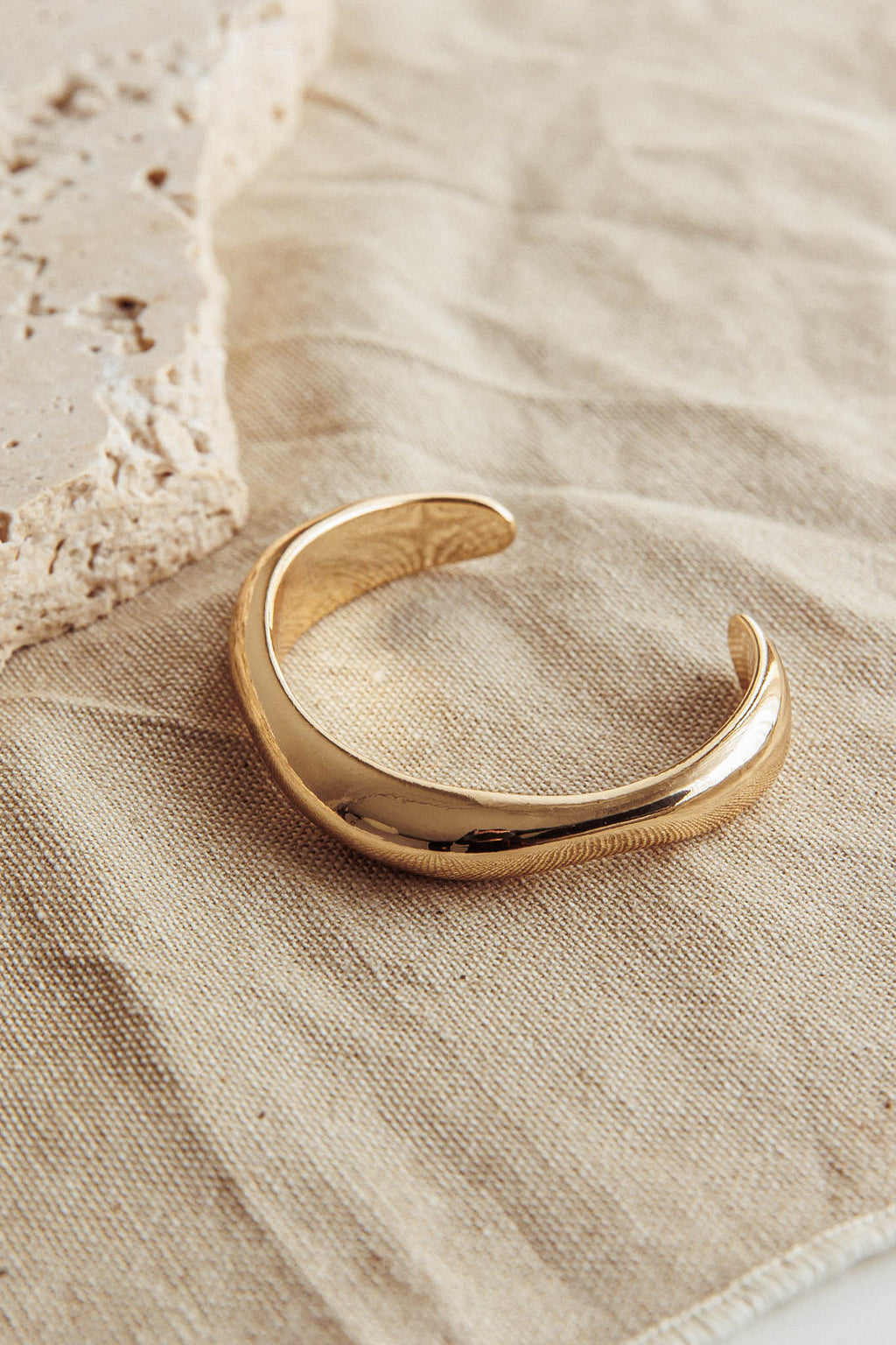 Jamaica Curvilinear Cuff Gold by Selfie Leslie