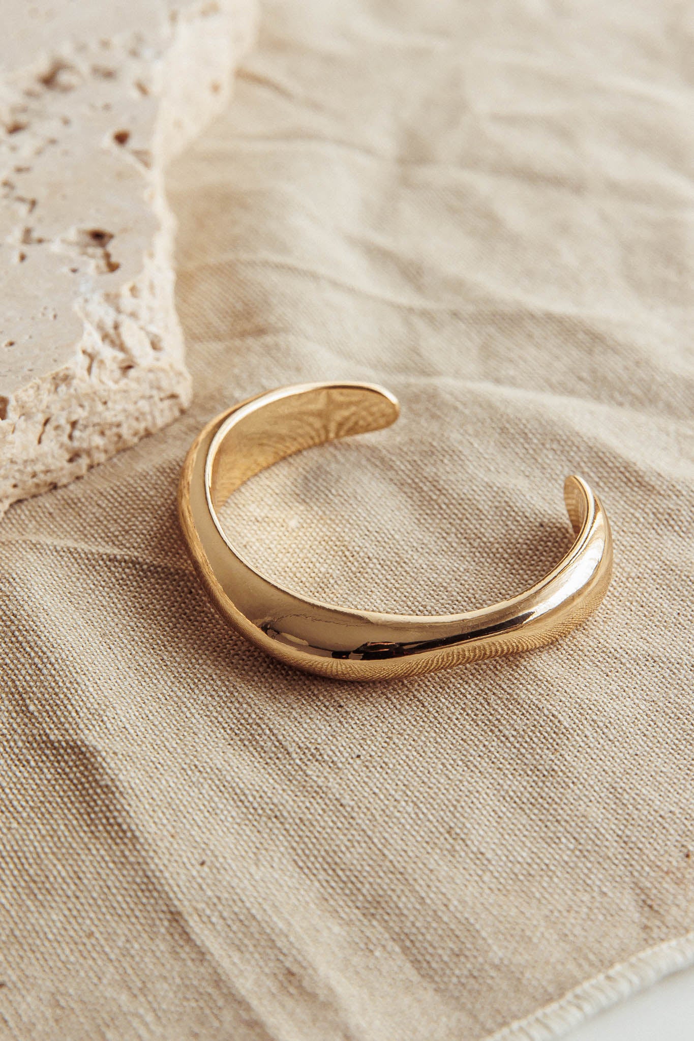 Jamaica Curvilinear Cuff Gold by Selfie Leslie