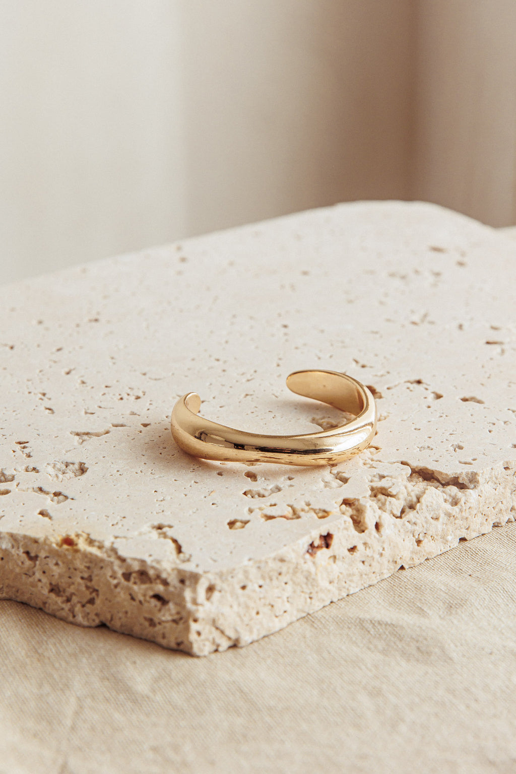 Jamaica Curvilinear Cuff Gold by Selfie Leslie