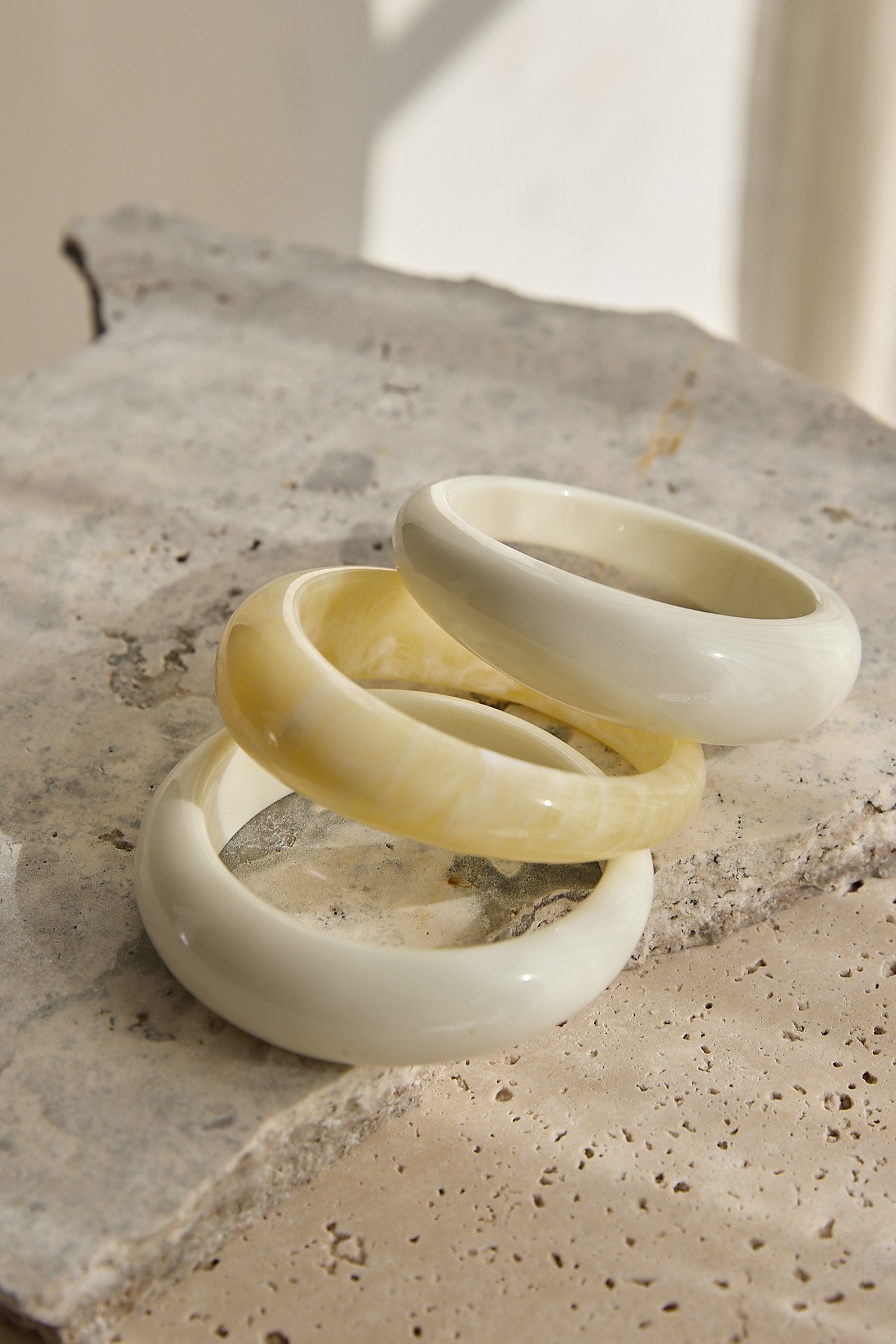 Vionne Irregular Bangles Acrylic Ivory | Selfie Leslie