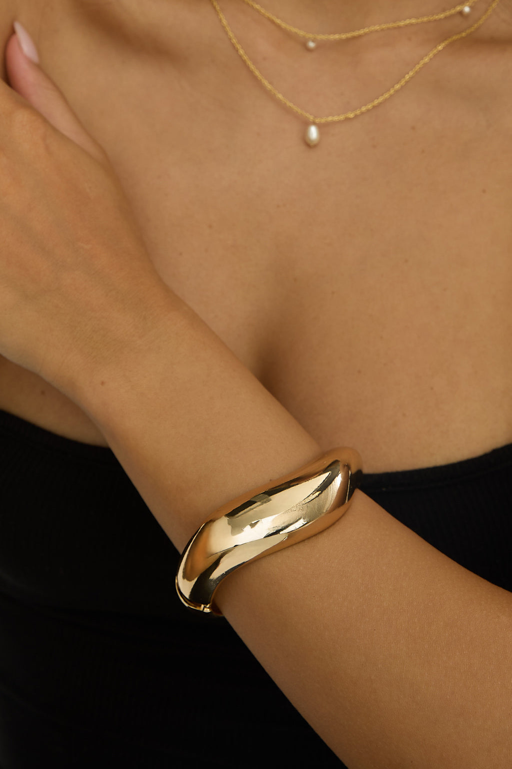 Wave Bangle Gold by Selfie Leslie