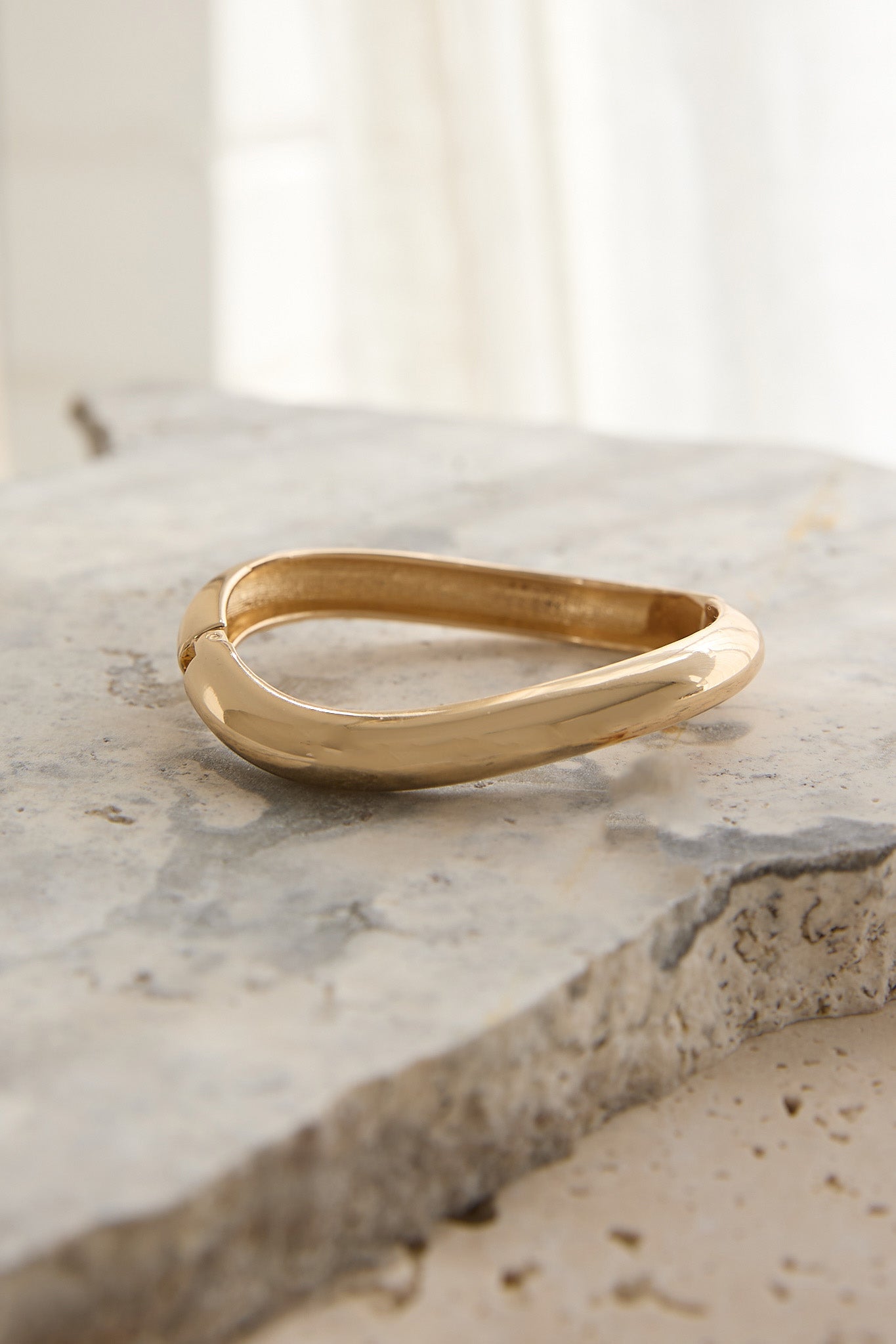 Hilda Irregular Clasp Bangle Gold by Selfie Leslie