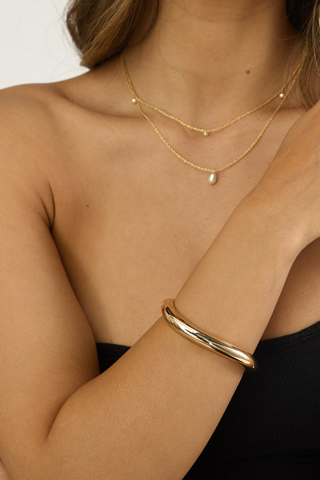 Hilda Irregular Clasp Bangle Gold by Selfie Leslie