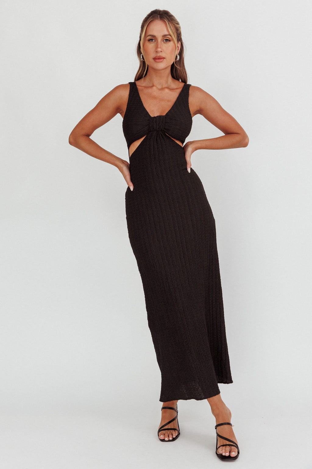 Kharissa Cut-Out Textured Maxi Dress Black - M Kharissa Cut-Out Textured Maxi Dress Black - M