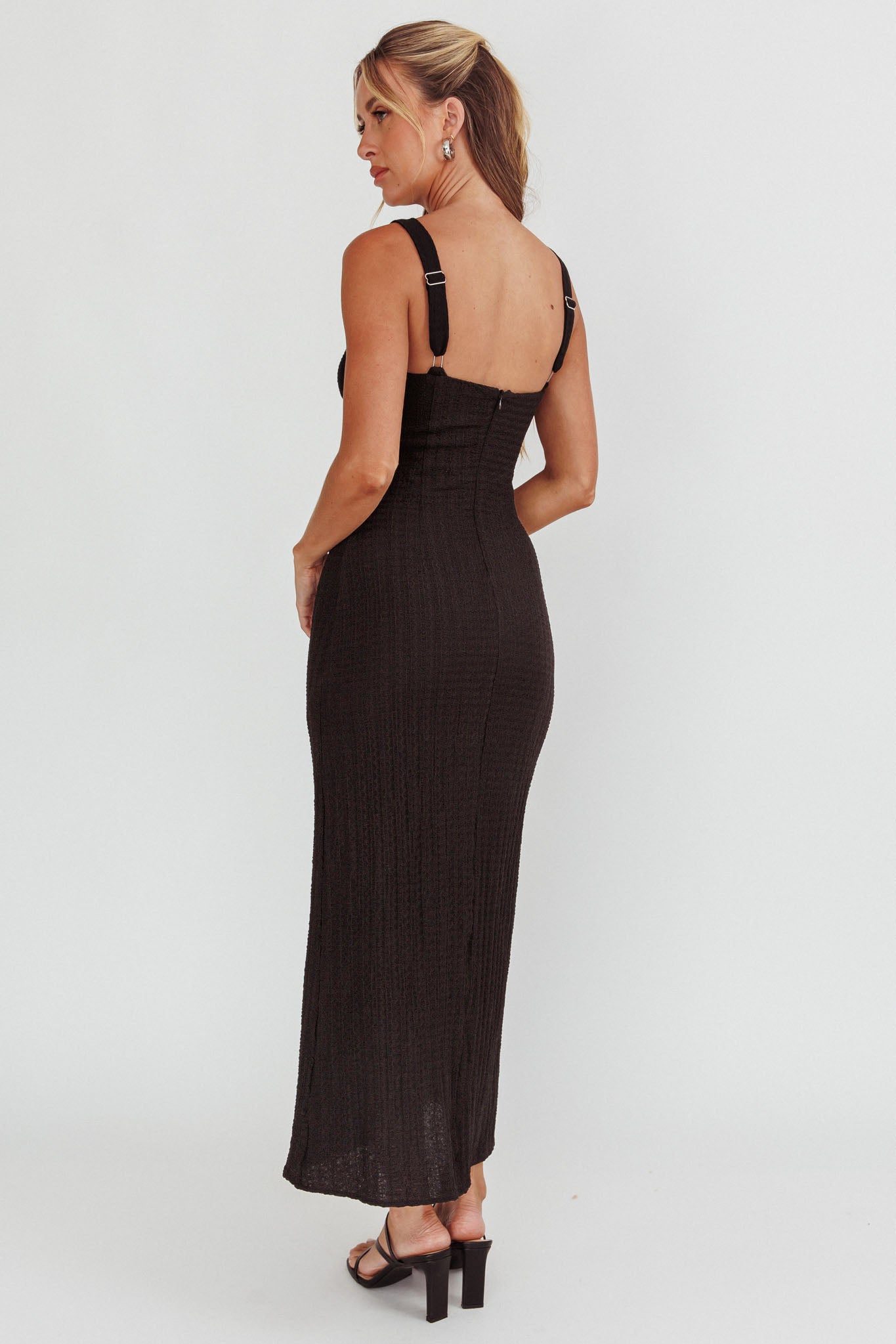 Kharissa Cut-Out Textured Maxi Dress Black - M Kharissa Cut-Out Textured Maxi Dress Black - M