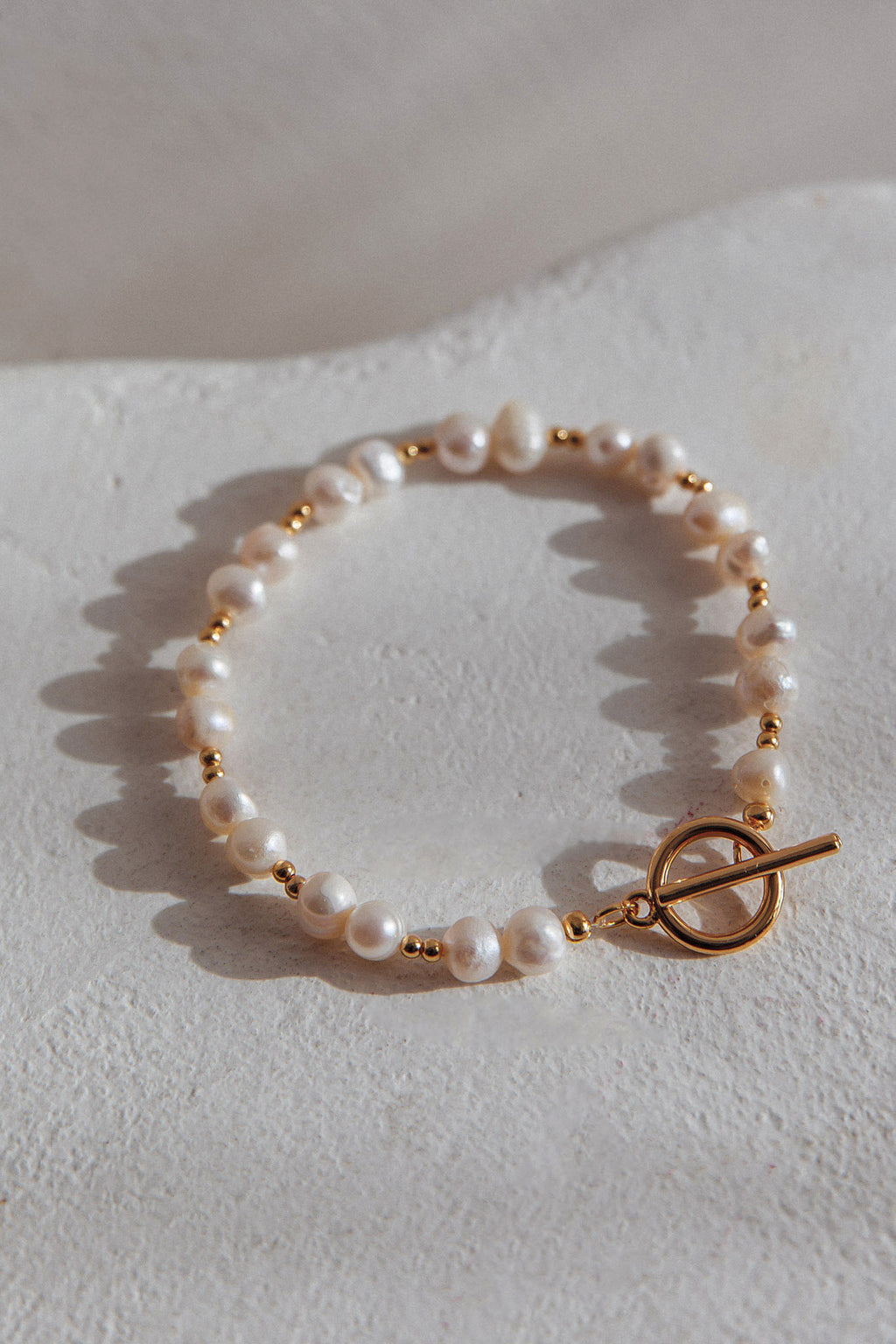 Alexander Freshwater Pearl Toggle Clasp Bracelet Gold by Selfie Leslie