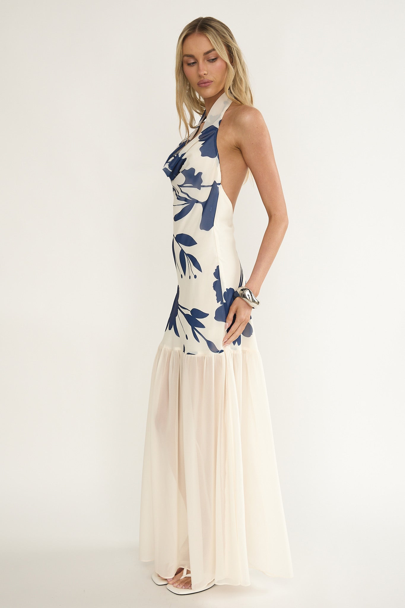 Omaria Cowl Halter Maxi Dress Floral Beige M Omaria Cowl Halter Maxi Dress Floral Beige M