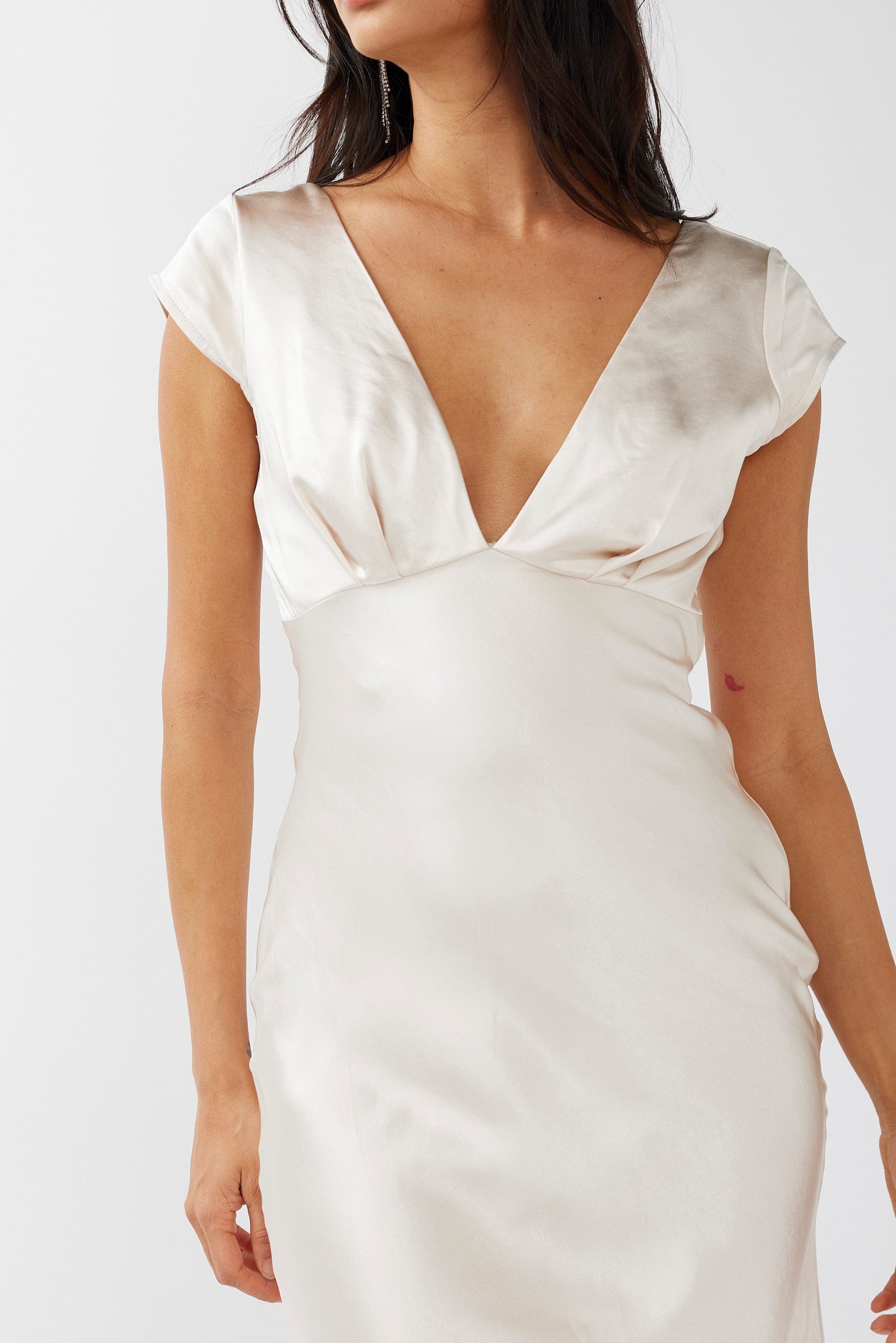 lucinda twist back midi dress olive Lucinda V-Neck Twist Back Midi Dress Champagne