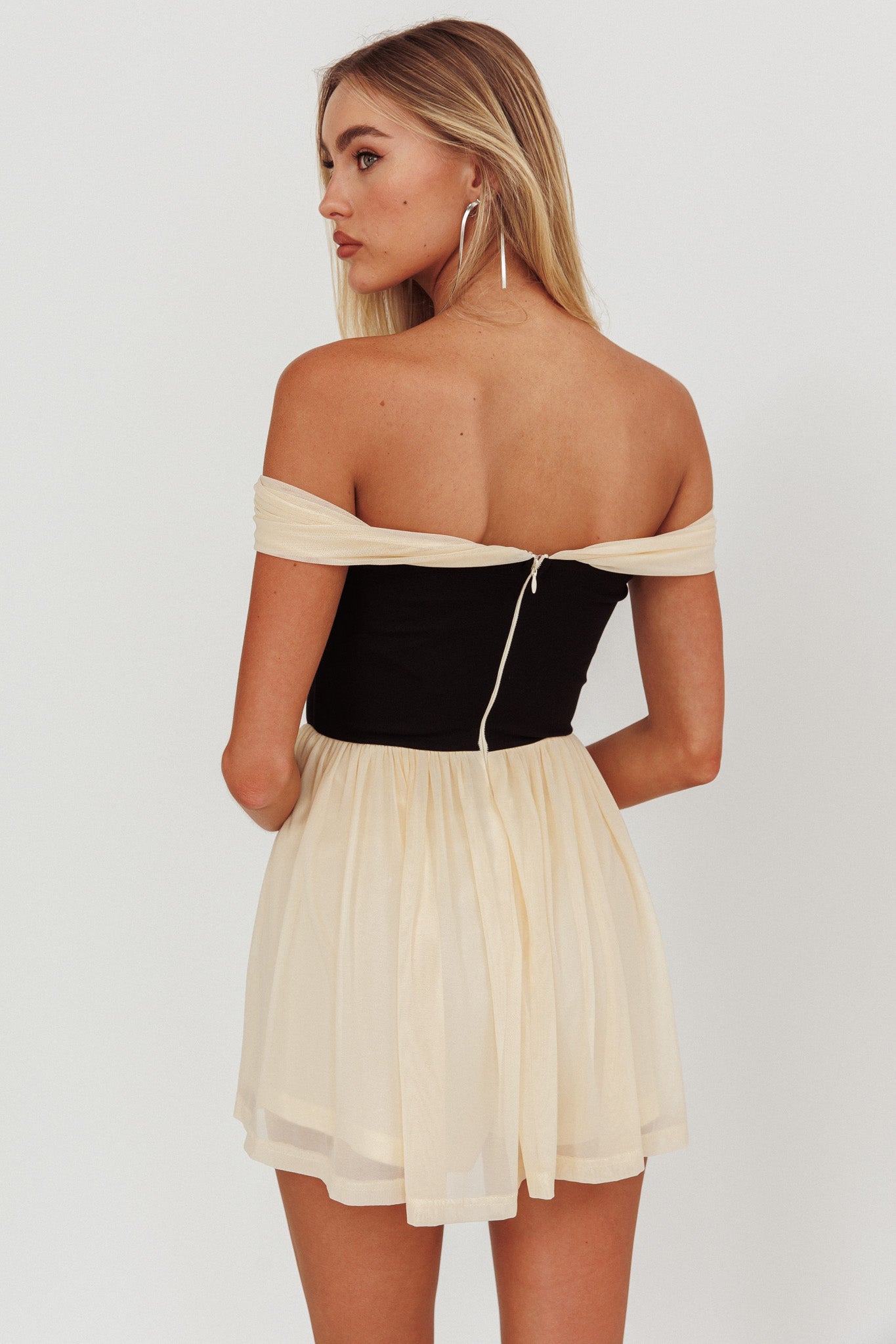 Perfect Worlds Off-Shoulder Romper Ivory/Black | Selfie Leslie