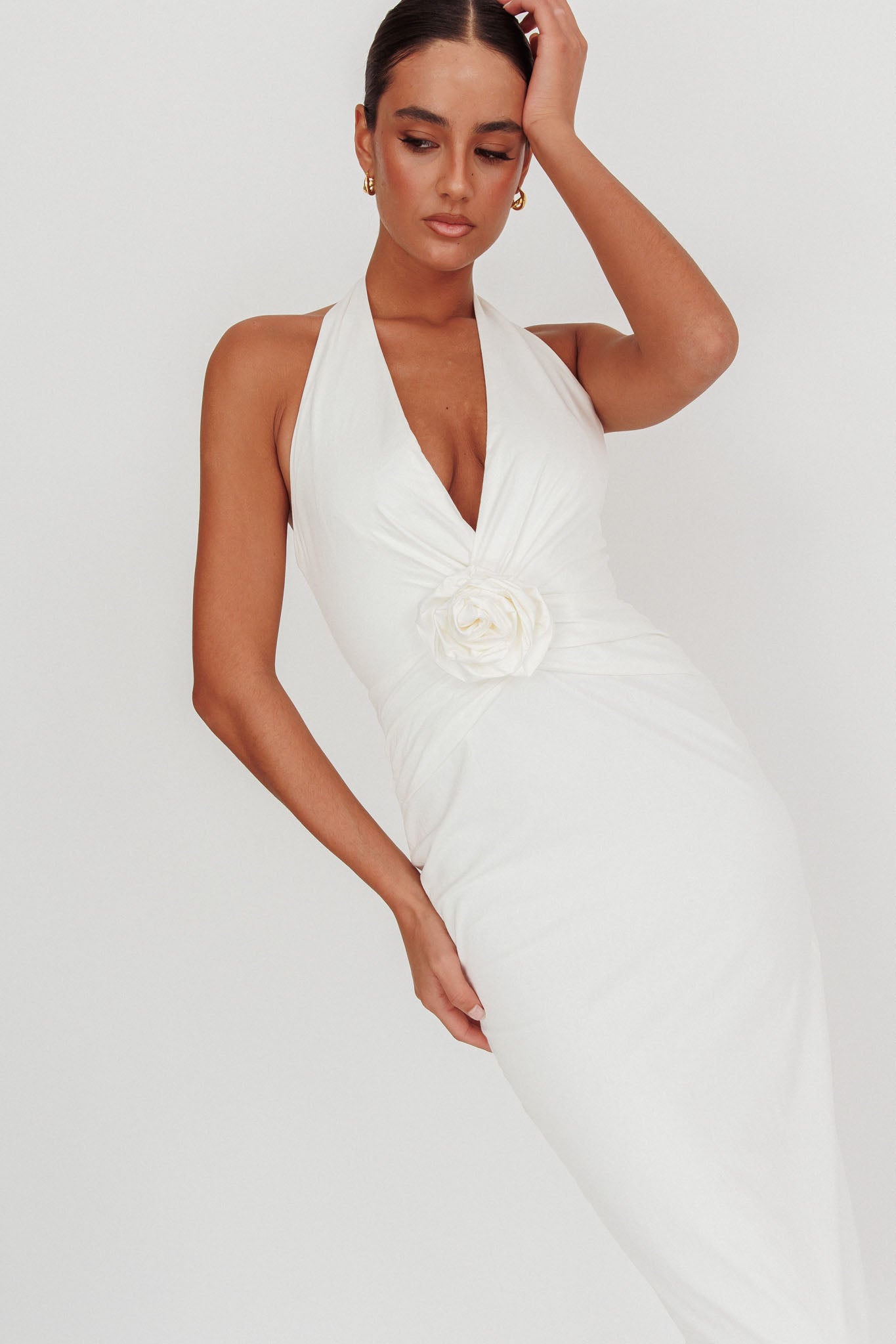 Sinners Rosette Halter Neck Maxi Dress White Selfie Leslie Sinners Rosette Halter Neck Maxi Dress White Selfie Leslie