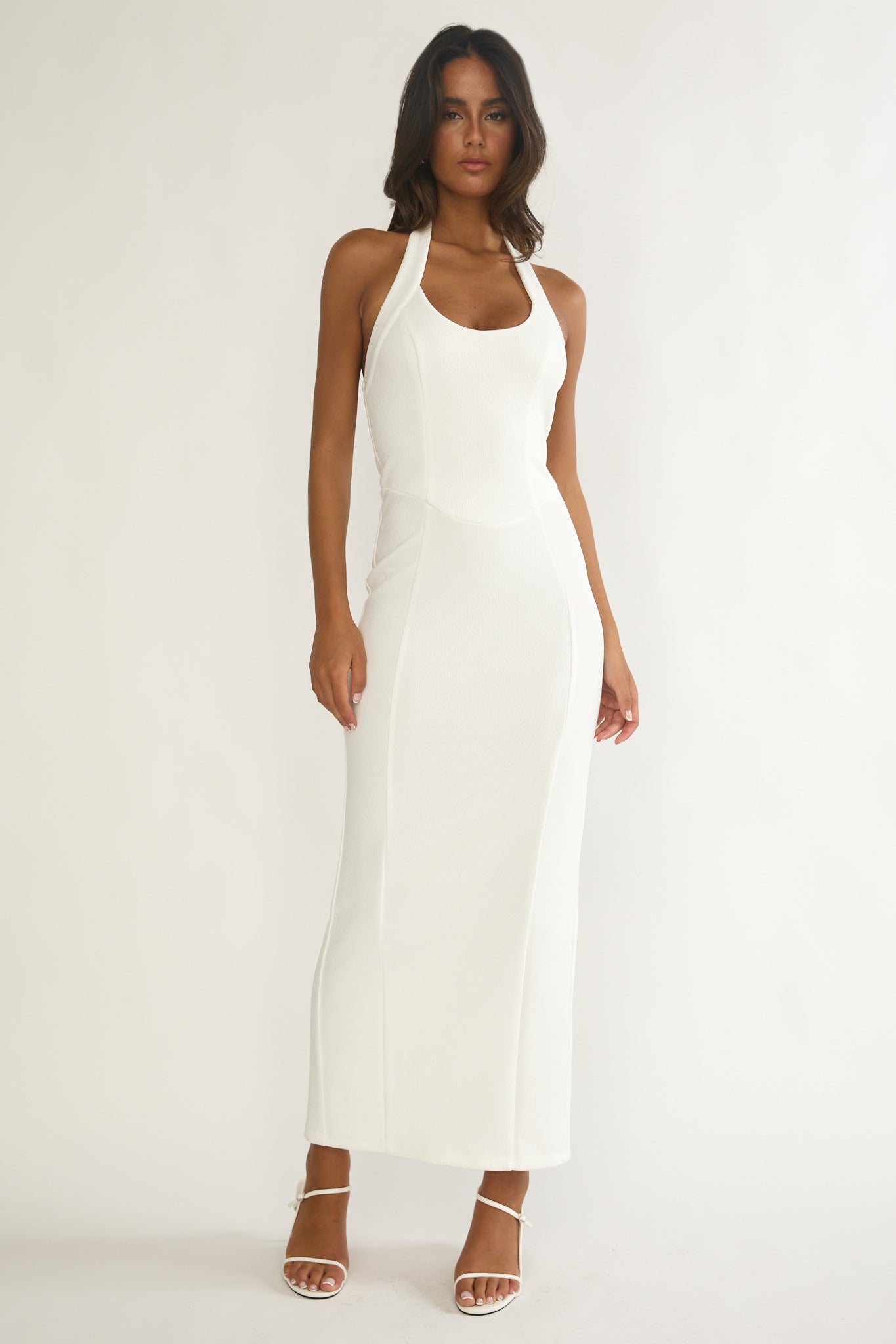 halter neck maxi dress white Shailyn Scoop long flowy dresses with YGroup_avah-stapless Do Not Bleach SIZE:MySize
