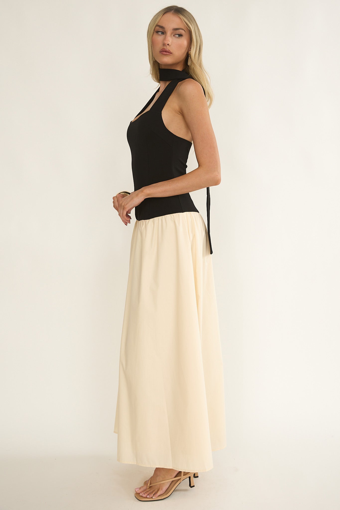 Elery Drop Waist Halter Maxi Dress Black/Cream - M Elery Drop Waist Halter Maxi Dress Black/Cream - M