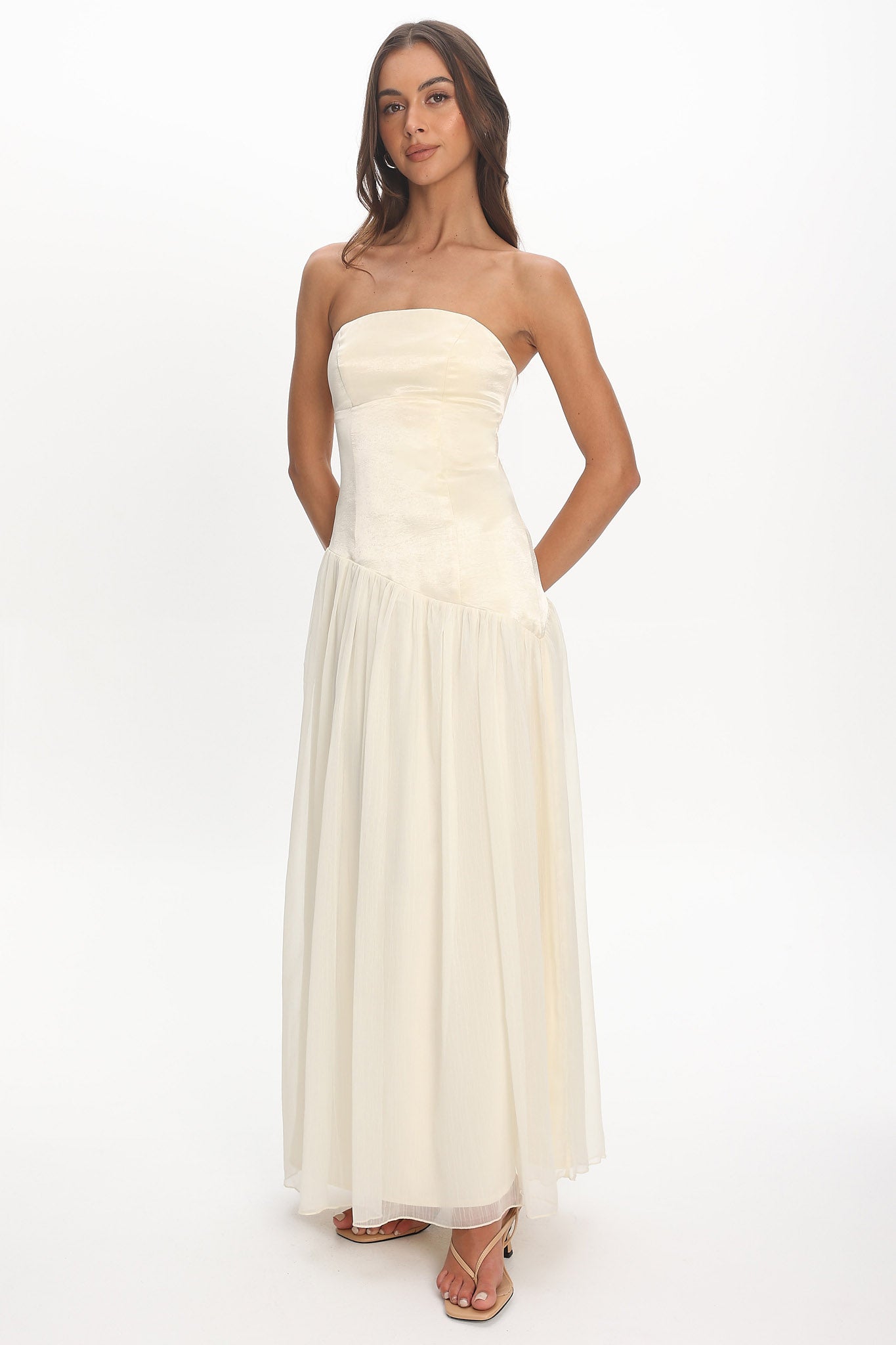 l'idée carrie halter drop-waist tiered maxi dress Sandy Halter Tie Neck Maxi Dress – lularoe main image 1