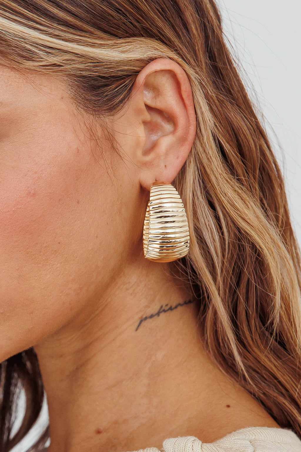 Laureen Ribbed Hoop Earrings Gold by Selfie Leslie