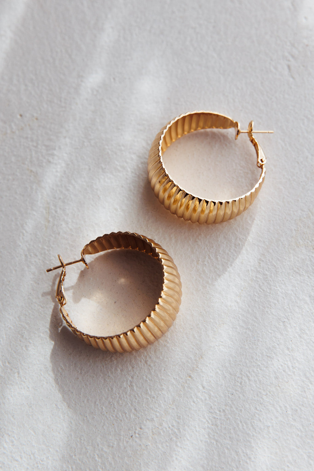 Laureen Ribbed Hoop Earrings Gold by Selfie Leslie