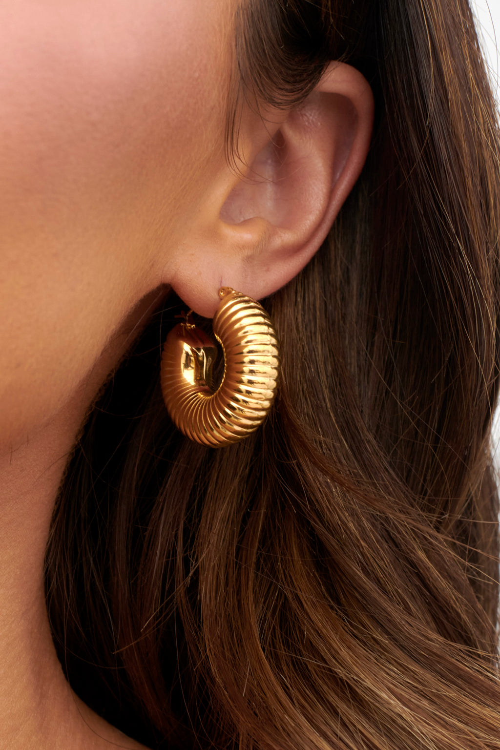 Tammi Chunky Ribbed Hoop Earrings Gold by Selfie Leslie