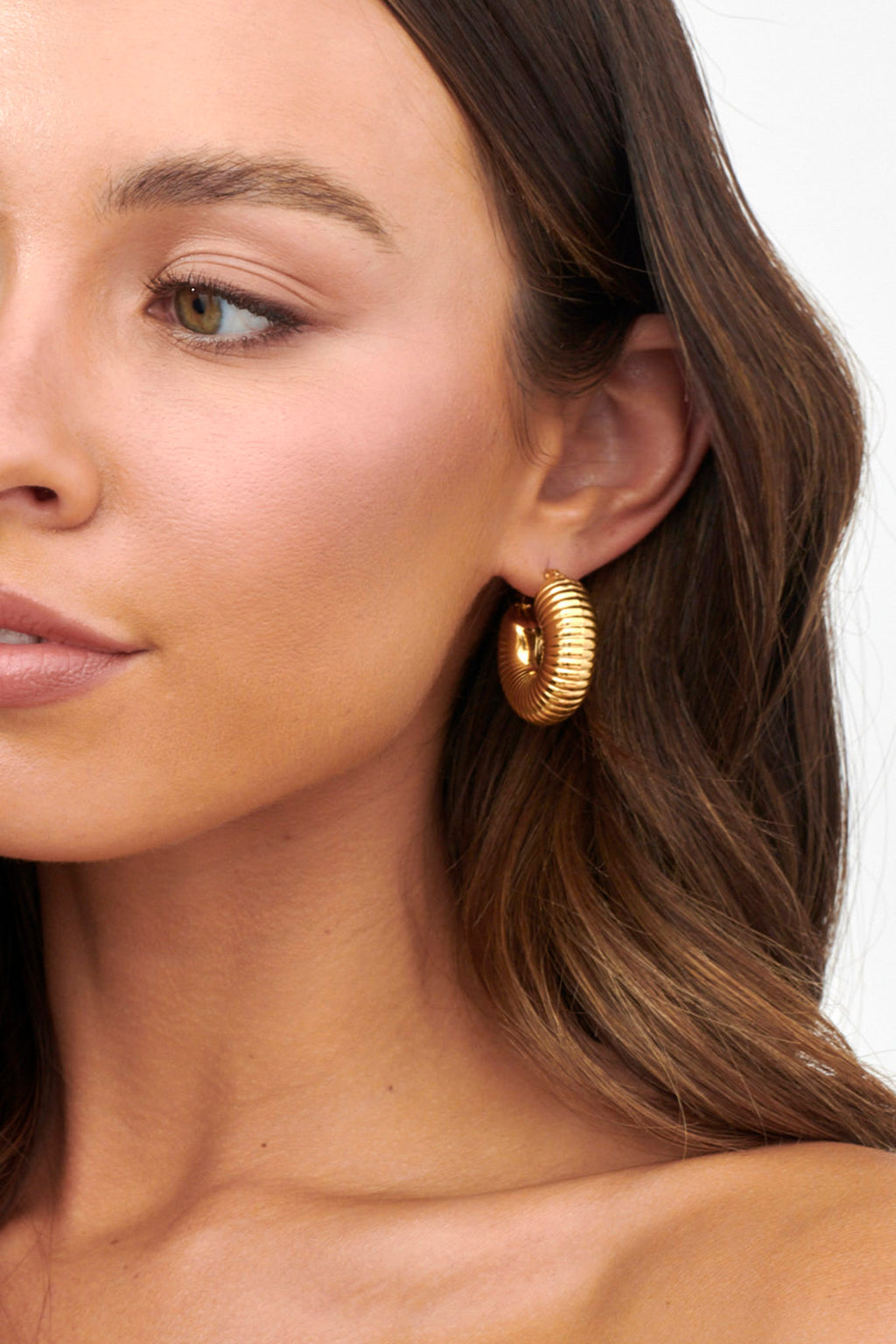 Tammi Chunky Ribbed Hoop Earrings Gold by Selfie Leslie