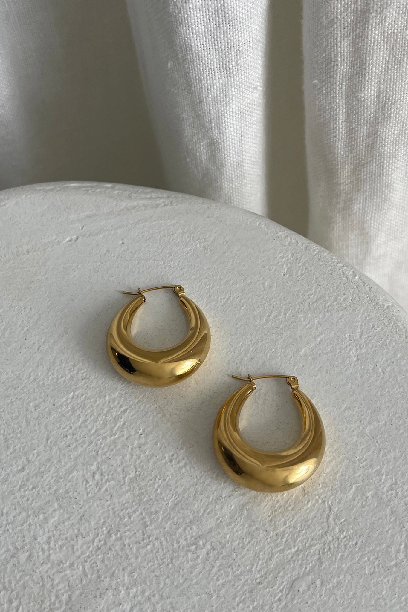 Lola Chunky Oval Earrings Gold by Selfie Leslie